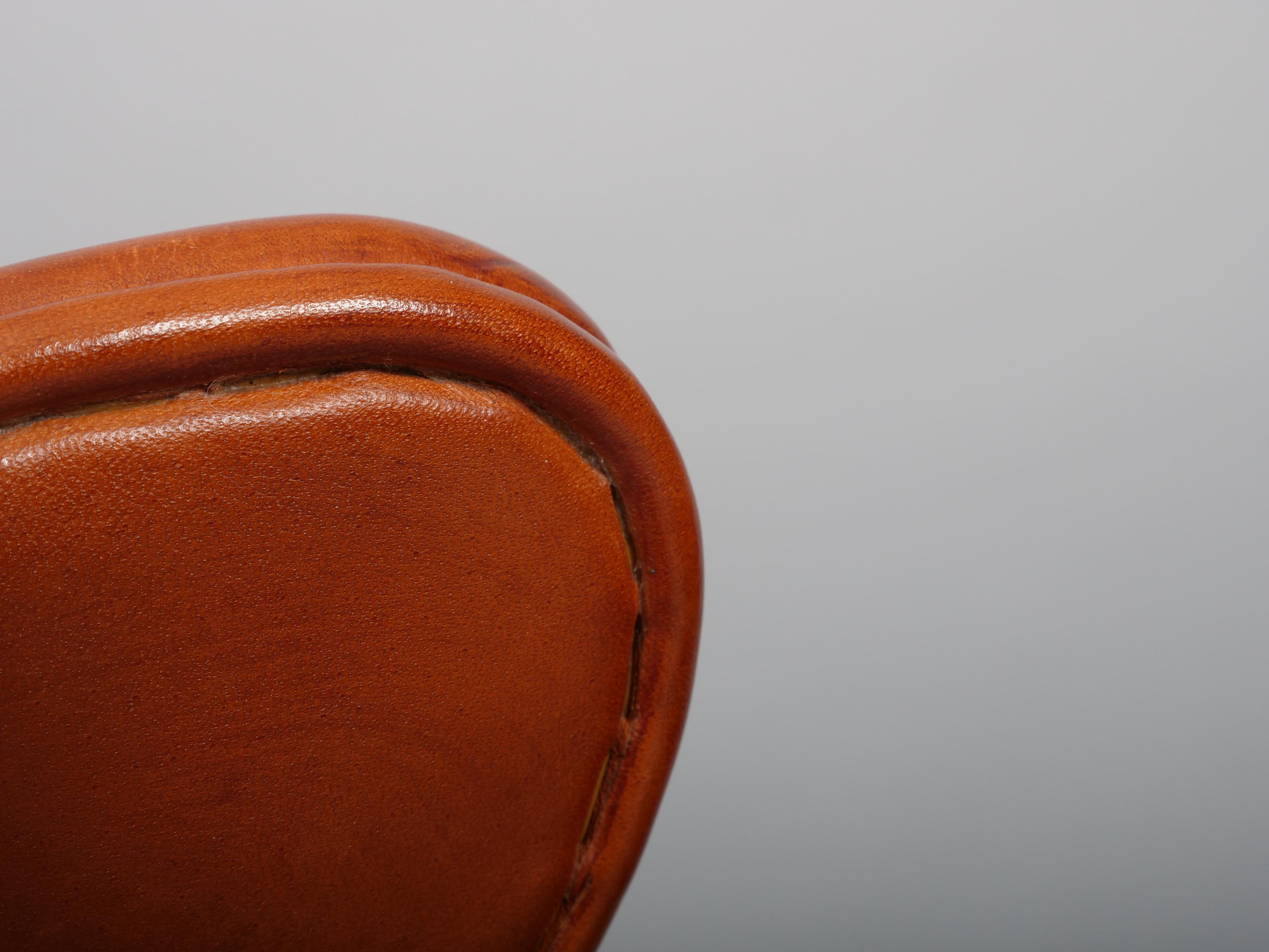 Set of twelve Arne Jacobsen 'Lily' chair For Sale 2