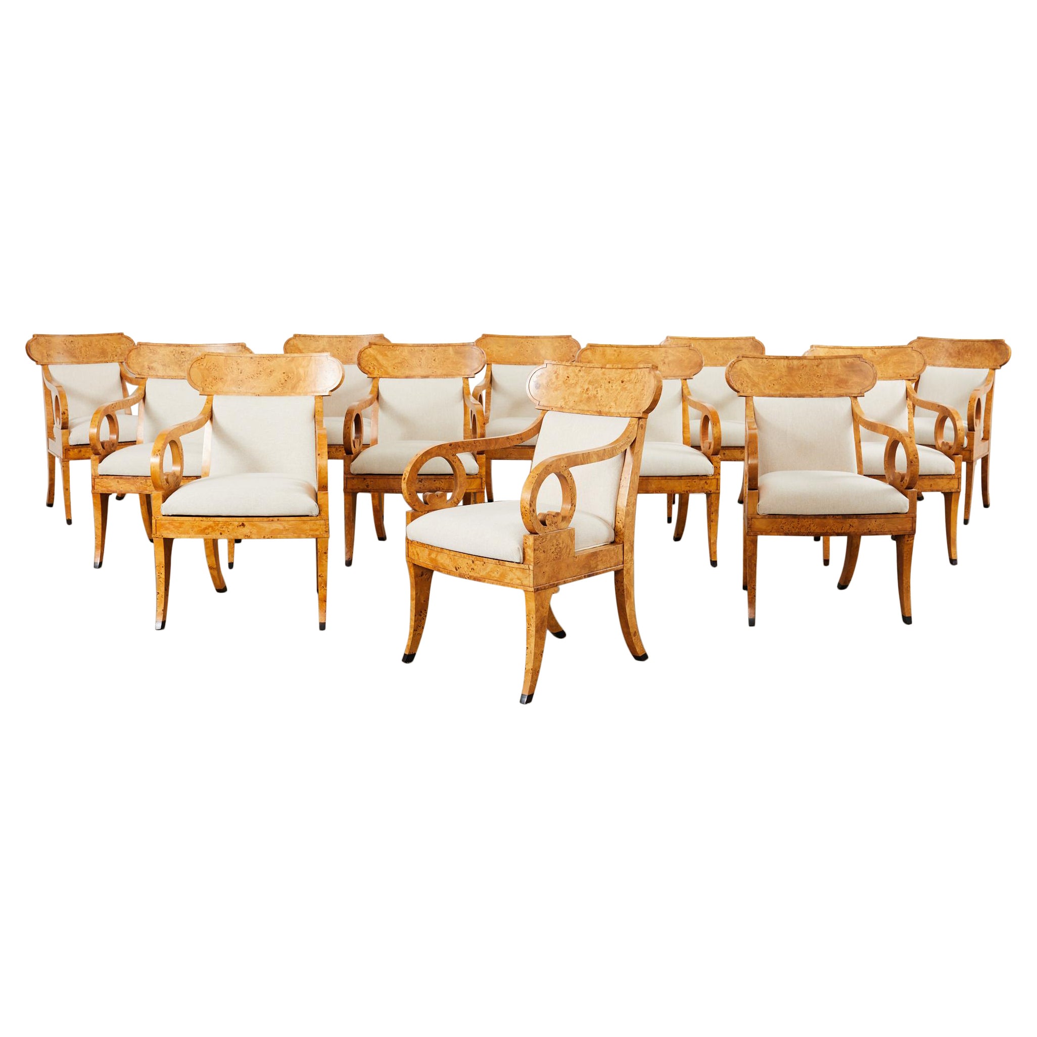Juego de Doce Sillones de Comedor Baker Regency Burl Wood Klismos
