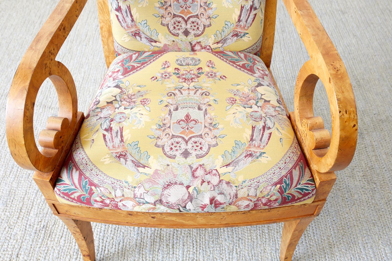 Ensemble de douze fauteuils Klismos en bois de ronce de style Regency de Baker en vente 2
