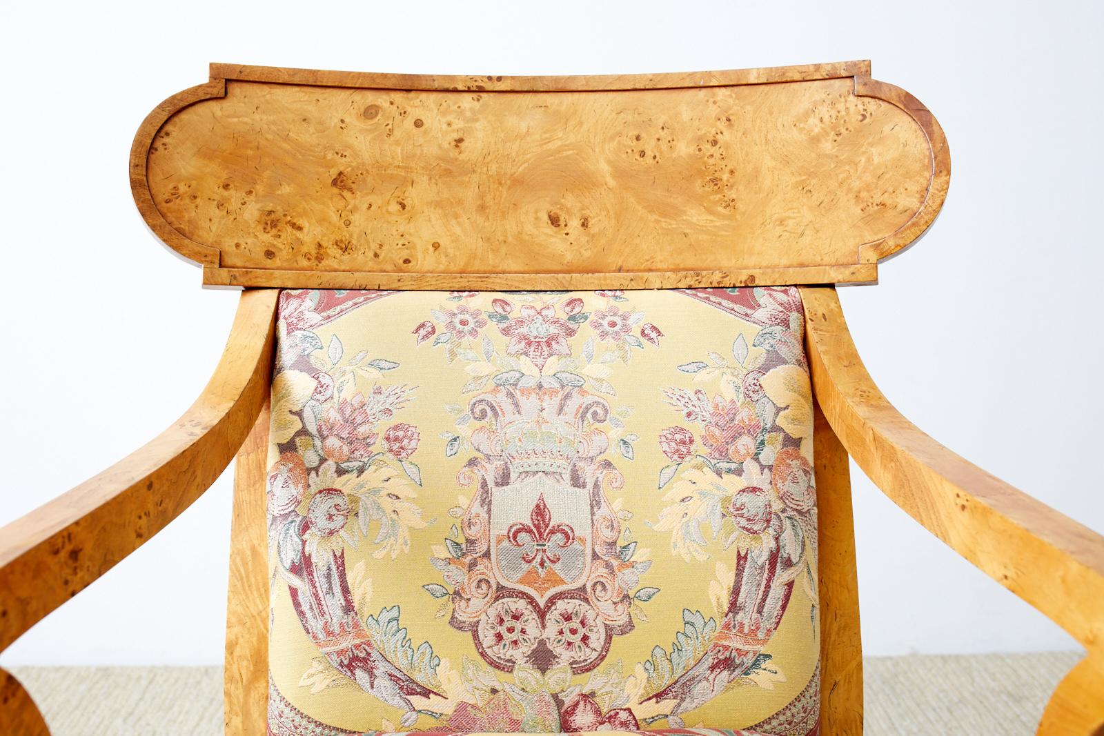 Ensemble de douze fauteuils Klismos en bois de ronce de style Regency de Baker en vente 3