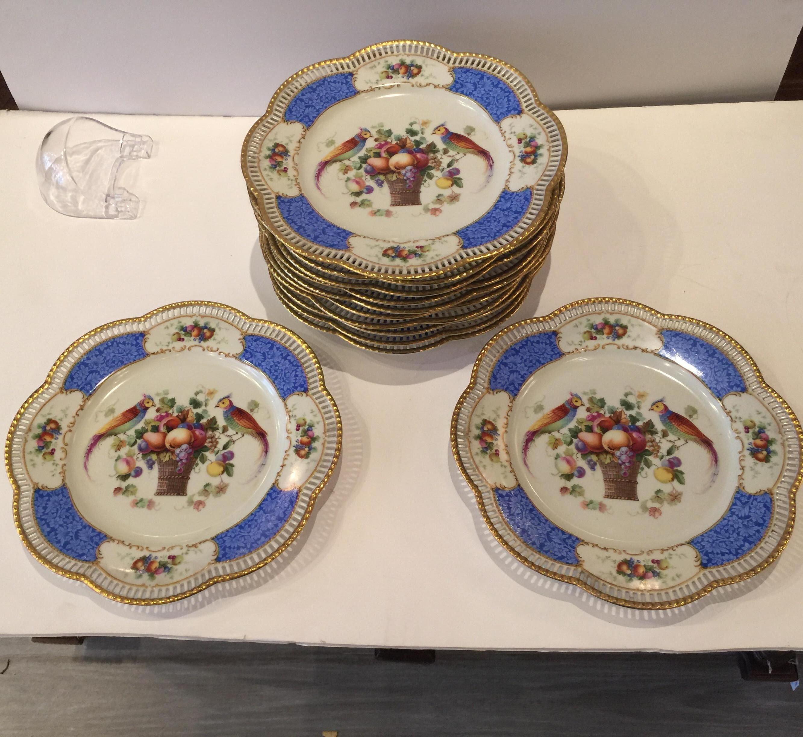 Set of Twelve Bavarian Reticulated Dinner/Service with Birds and Flowers Plates In Excellent Condition In Lambertville, NJ