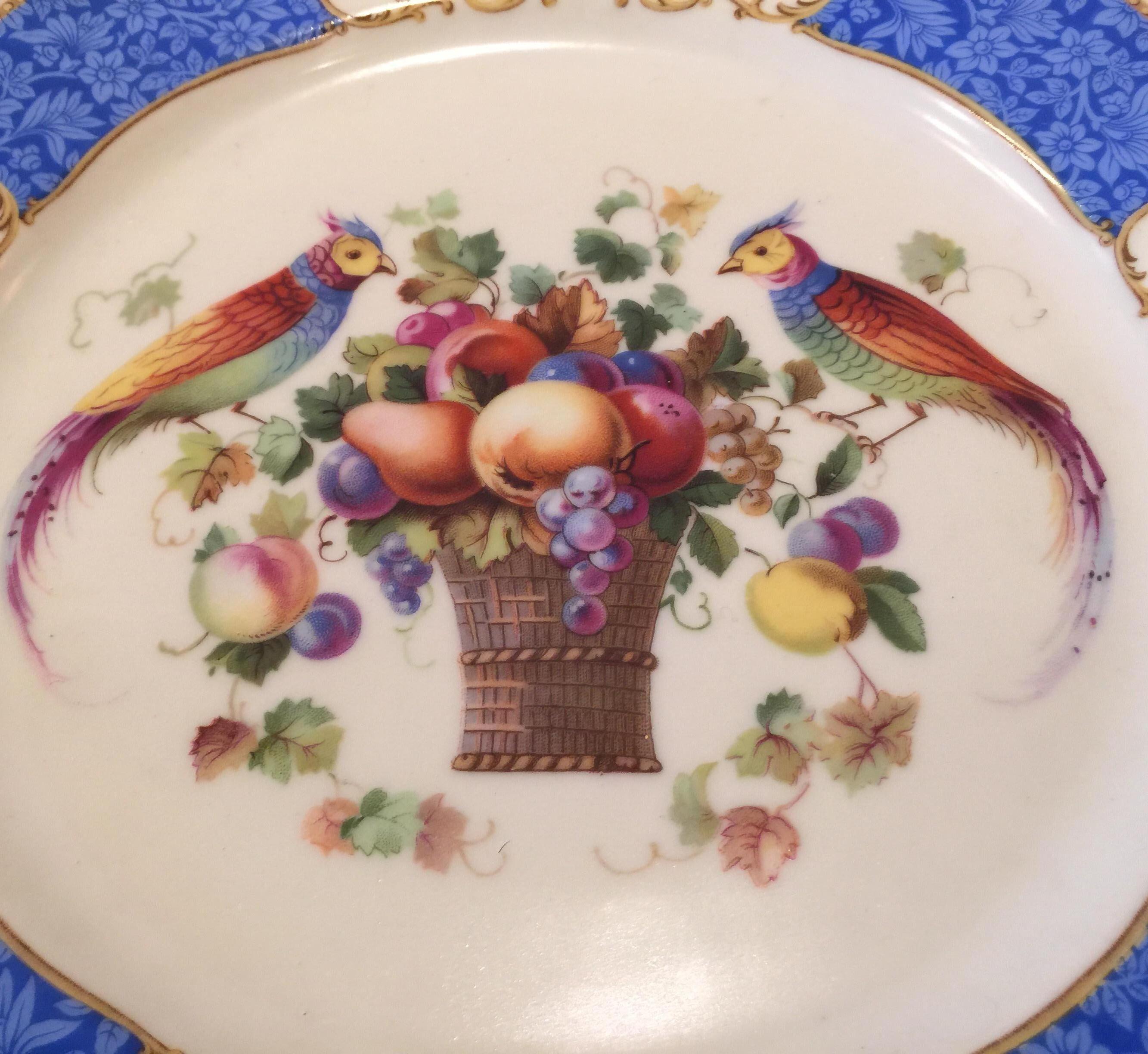 Early 20th Century Set of Twelve Bavarian Reticulated Dinner/Service with Birds and Flowers Plates