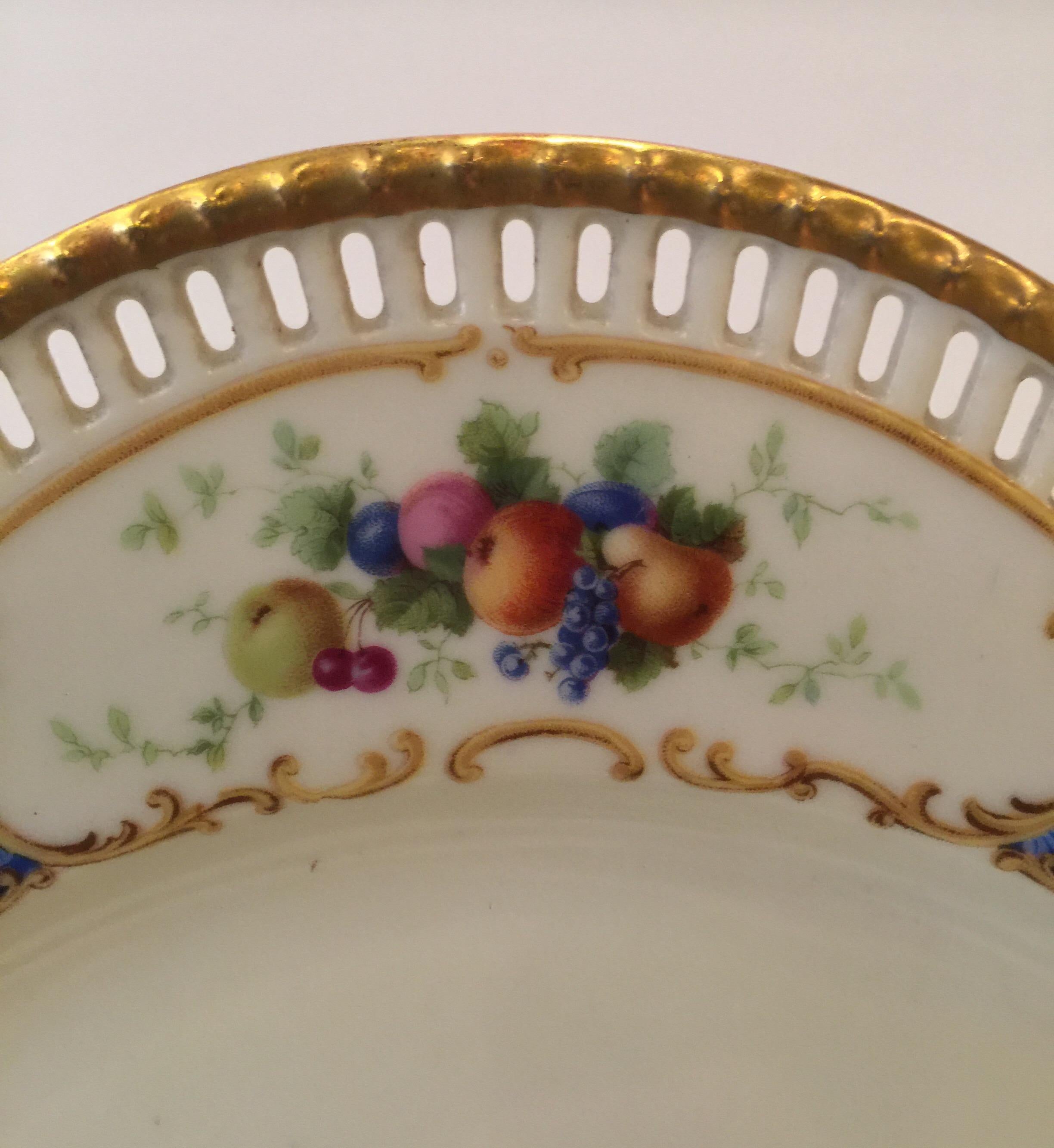 Set of Twelve Bavarian Reticulated Dinner/Service with Birds and Flowers Plates 3