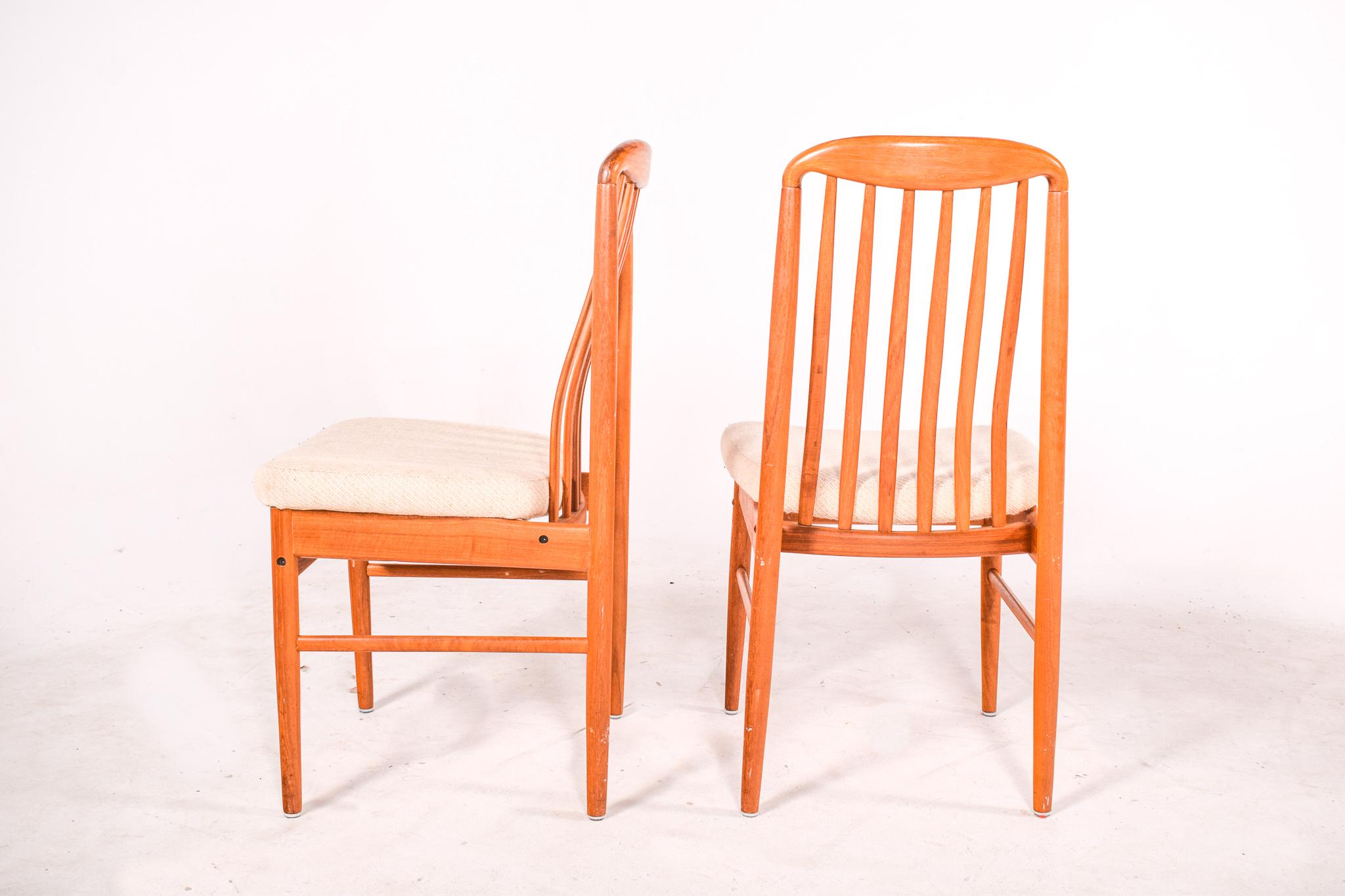 Set of Twelve Benny Linden Teak Dining Chairs, 1970s In Good Condition For Sale In Lisboa, Lisboa
