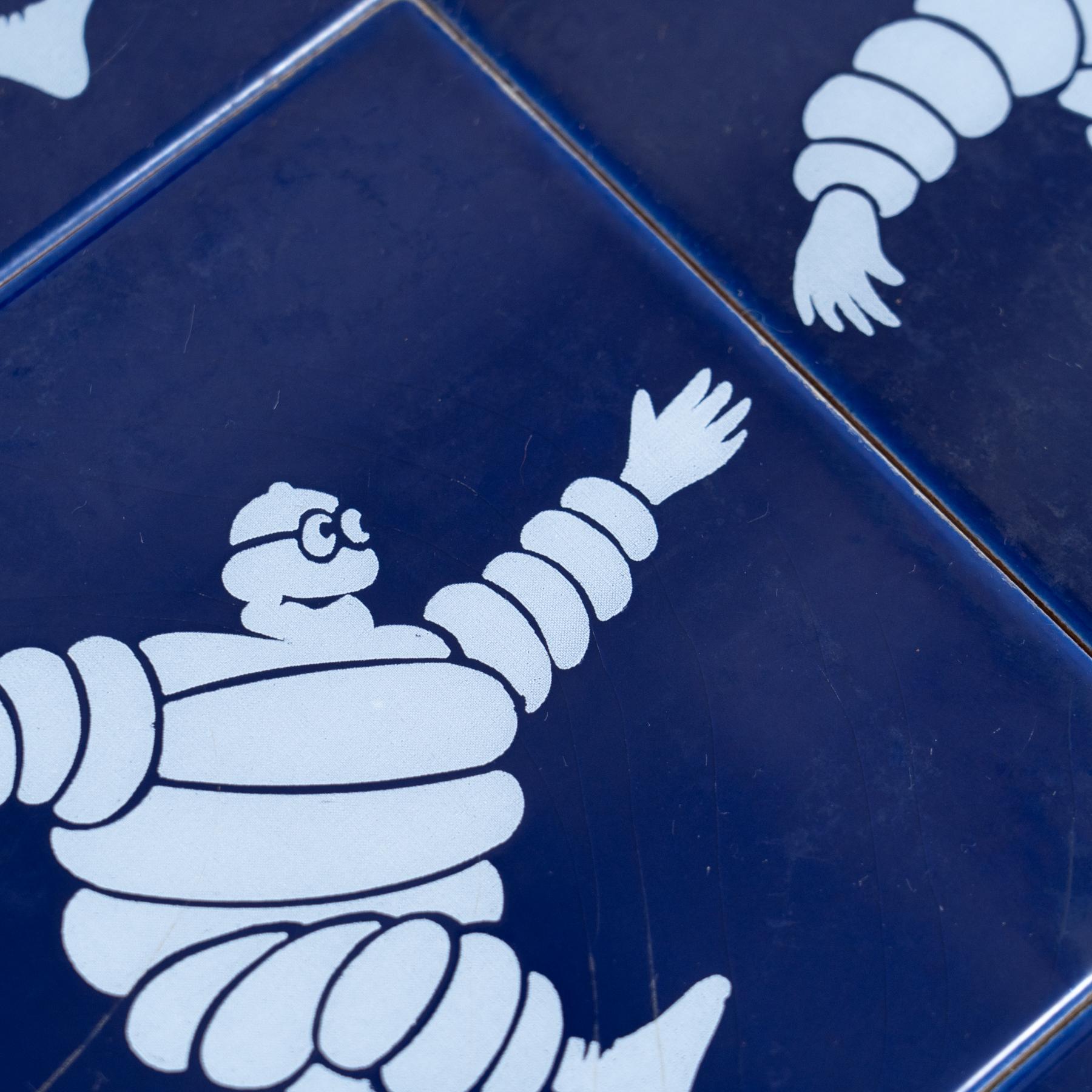 Satz von zwölf blauen Vintage Michelin Man Keramikfliesen, um 1960 im Angebot 4