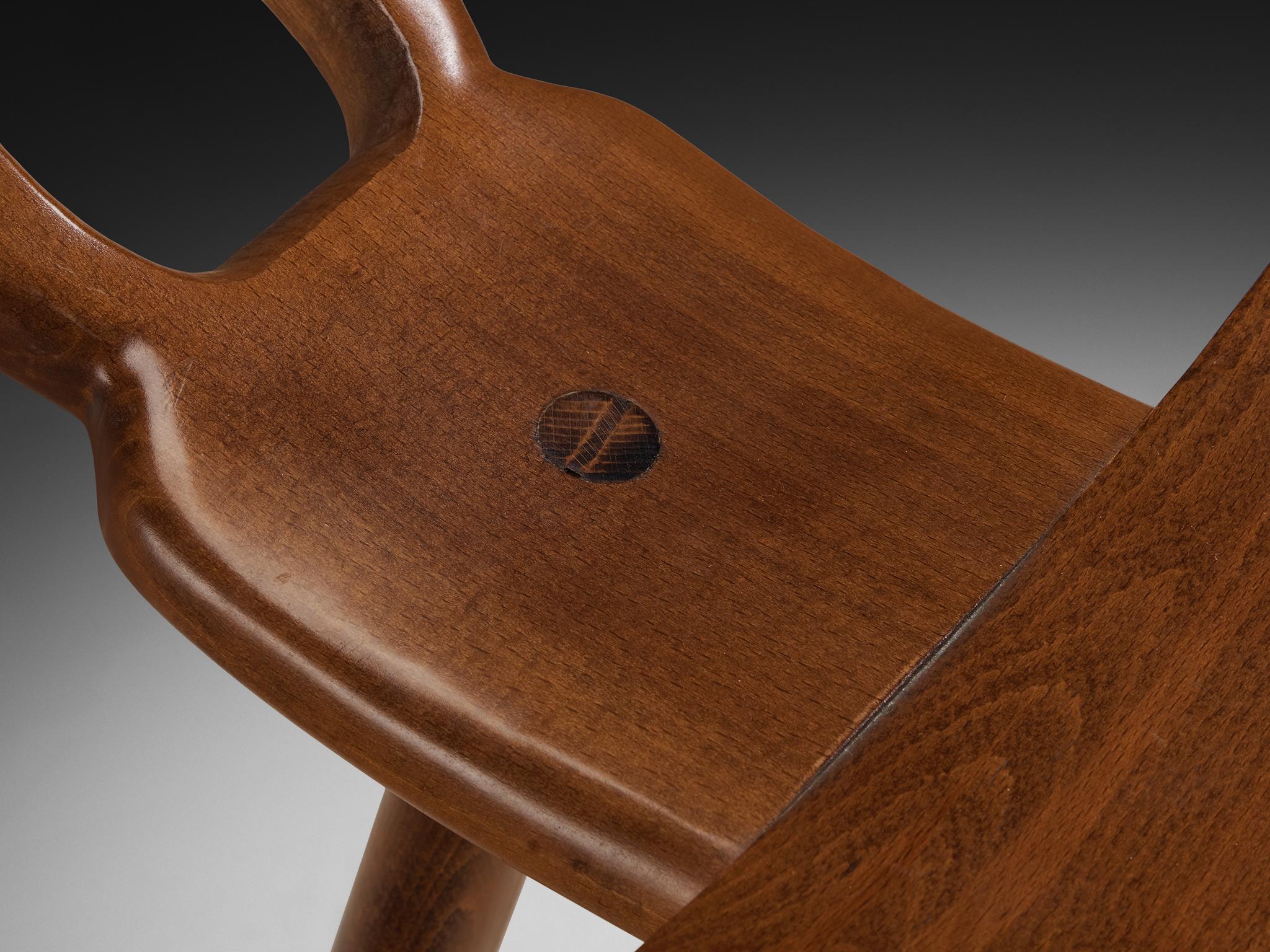 Conjunto de doce taburetes de bar Brutalistas de madera oscura en venta 4