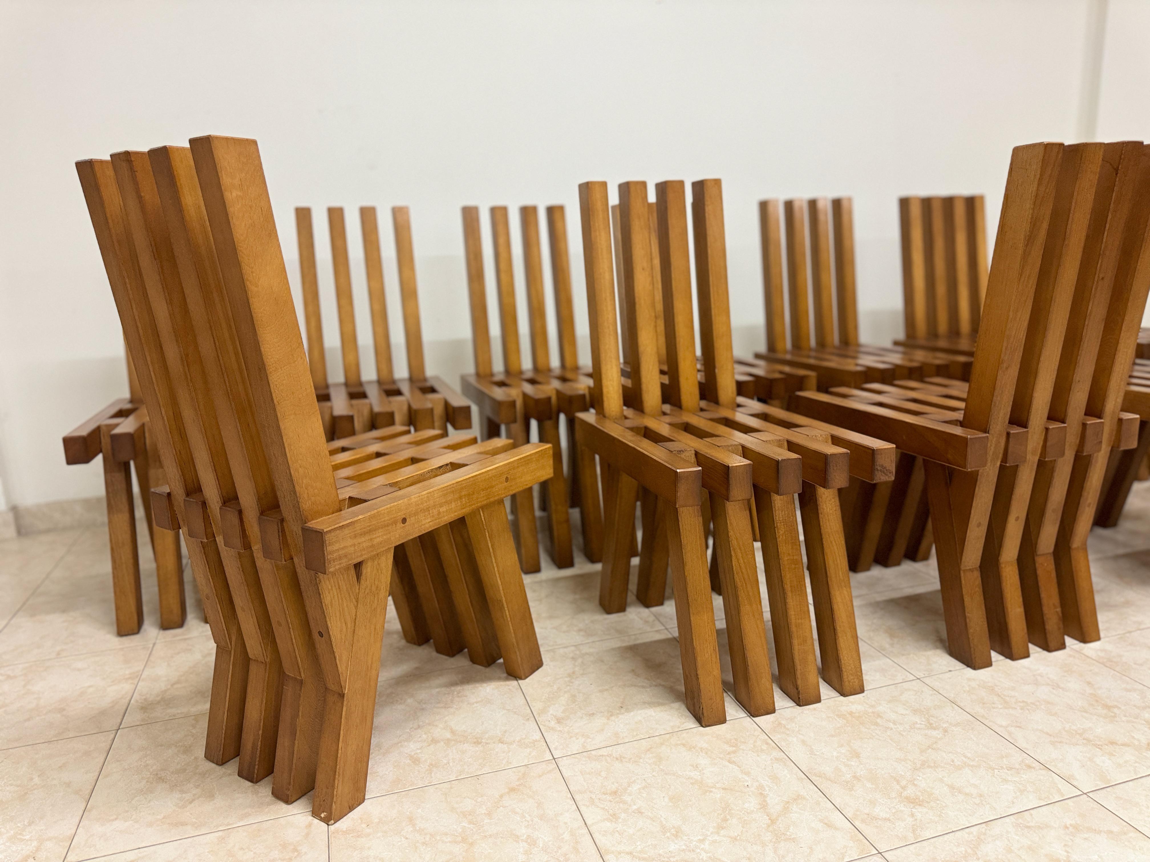 Set di dodici sedie da pranzo brutaliste in stile oltraggioso in vendita 10