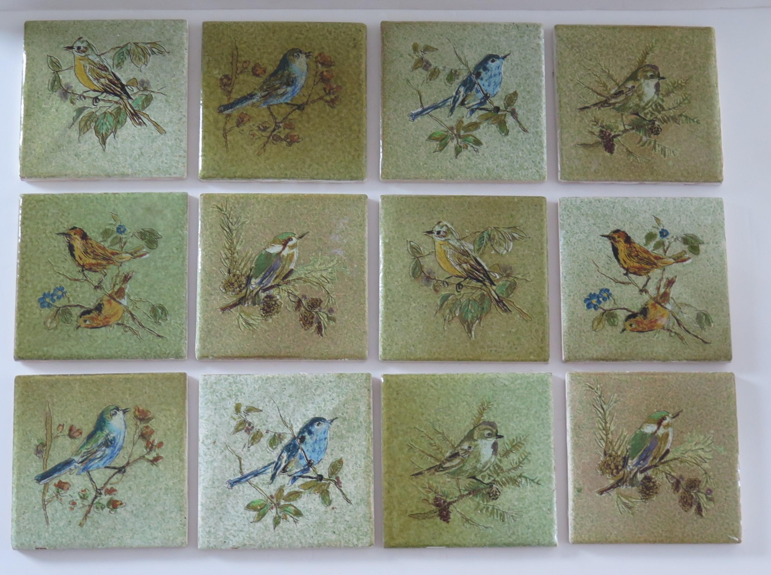 Set von TWELVE-Wandfliesen aus Keramik, quadratisch, hand emailliert, um 1930 (Britisch) im Angebot