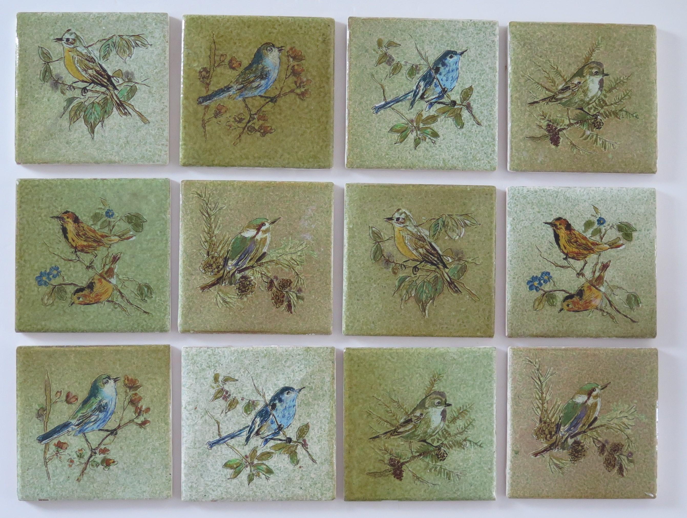 Set von TWELVE-Wandfliesen aus Keramik, quadratisch, hand emailliert, um 1930 (Glasiert) im Angebot