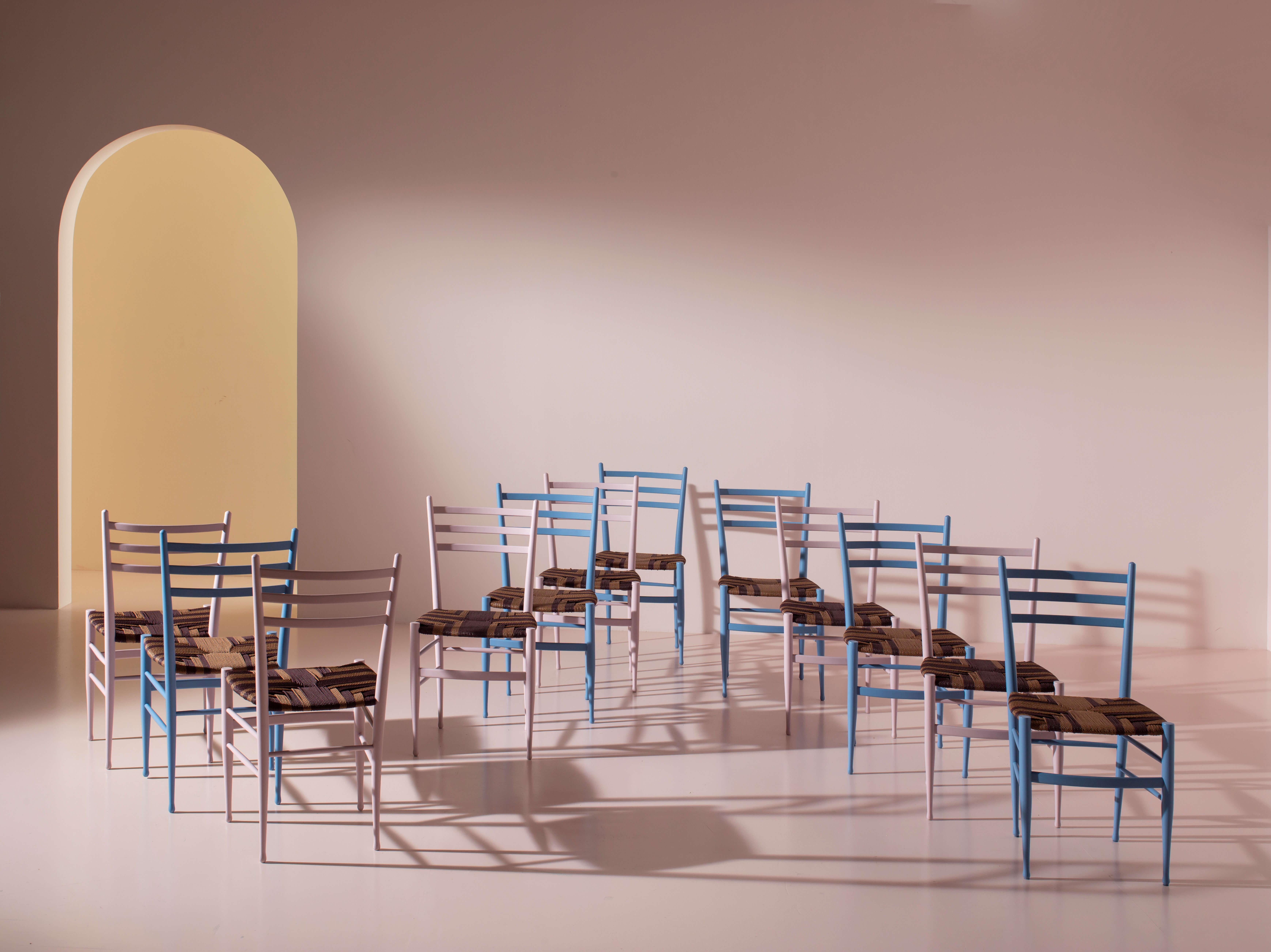 Ensemble de douze chaises Chiavari modèle Baletta, Italie, années 1960 en vente 3