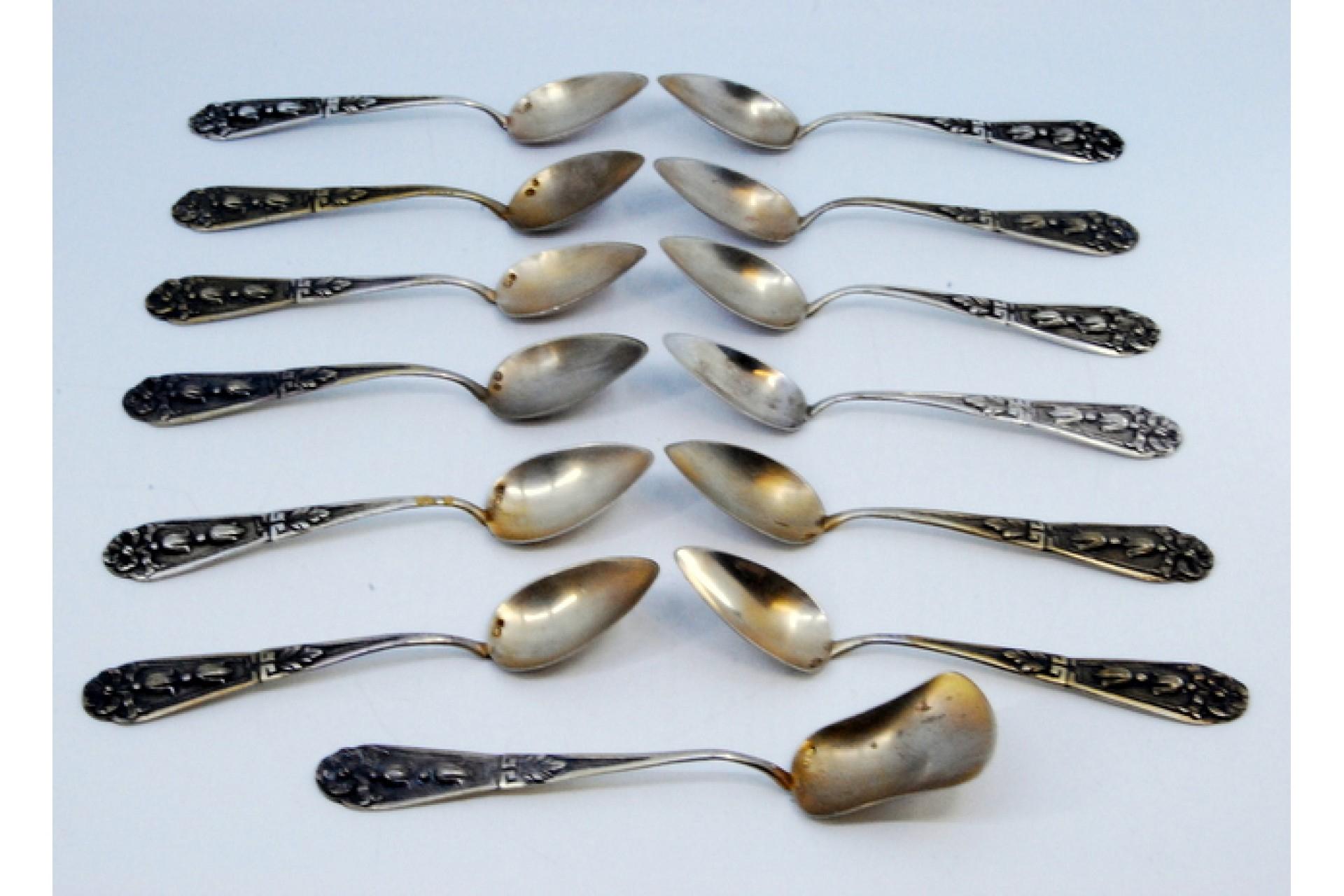 Description: Set of twelve coffee spoons with sugar shovel in embossed silver with floral motifs. Metal: Silver. Origin: Portuguese. Brand: javali II Title. Weight: 170.68 grams (Set of twelve spoons and shovel). Dimensions: Shovel - 13.5x2.8cm