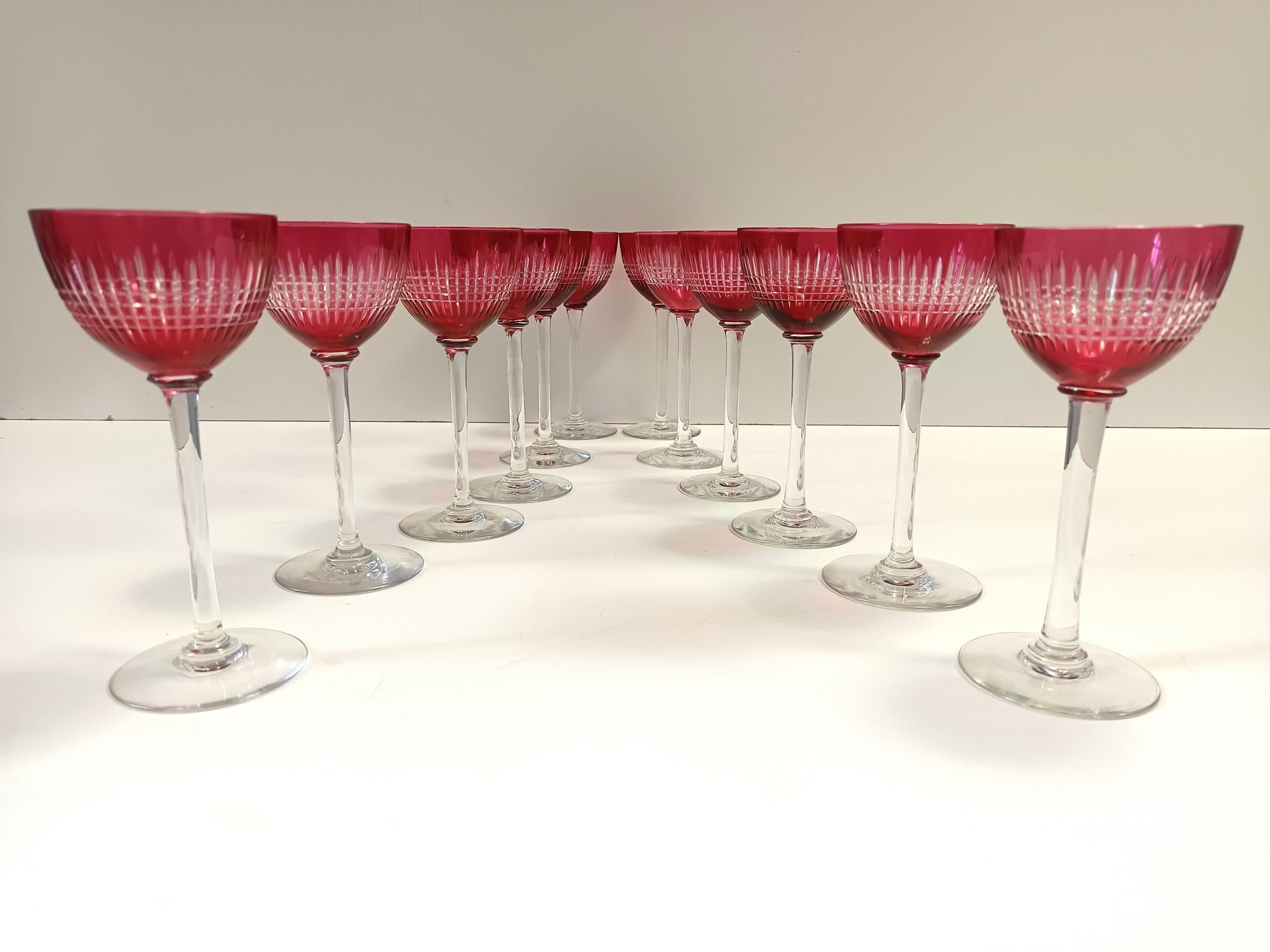 Juego de doce copas de cristal carmesí atribuidas a Val Saint Lambert Francés en venta