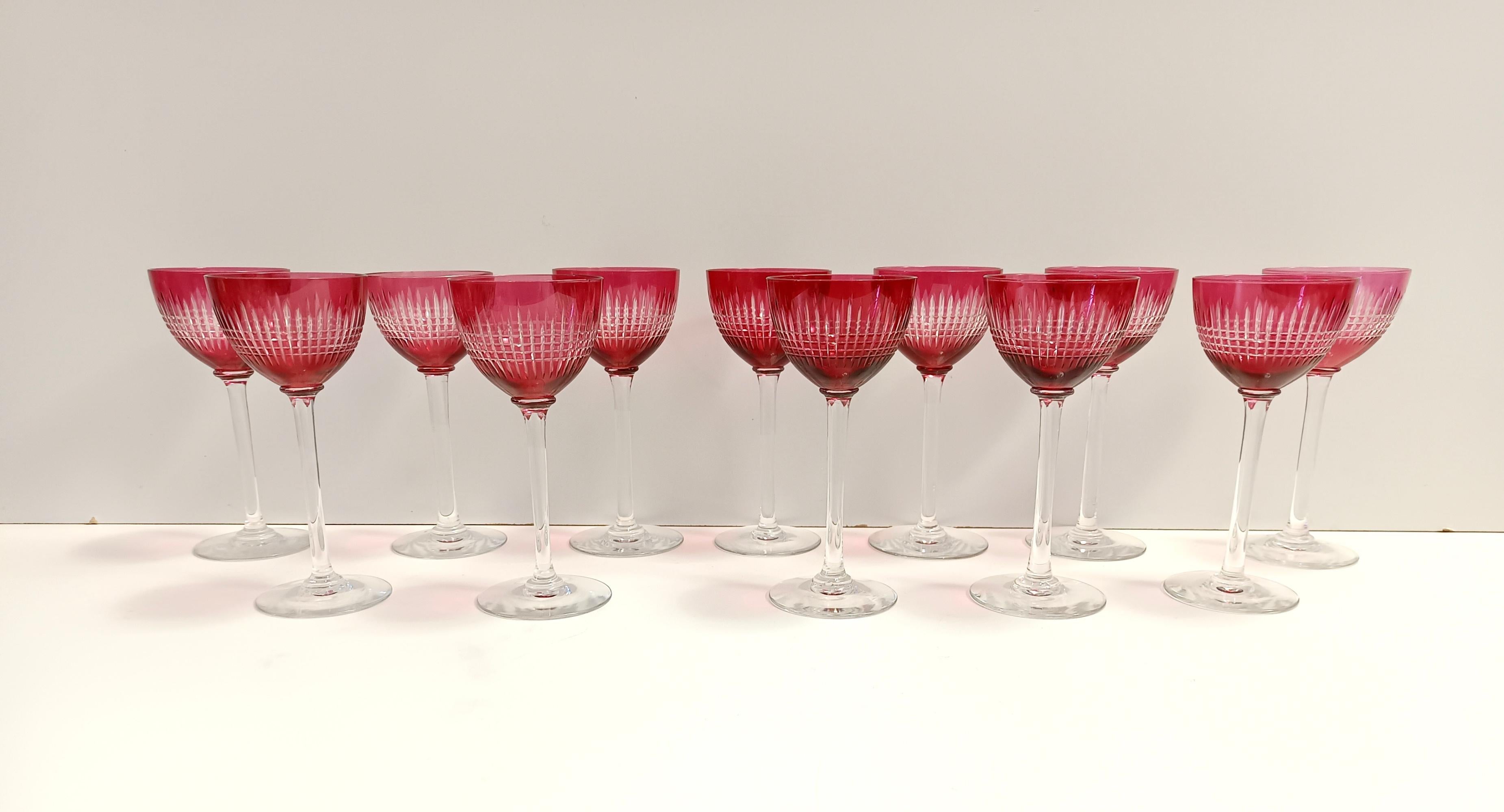 Juego de doce copas de cristal carmesí atribuidas a Val Saint Lambert Cristal en venta