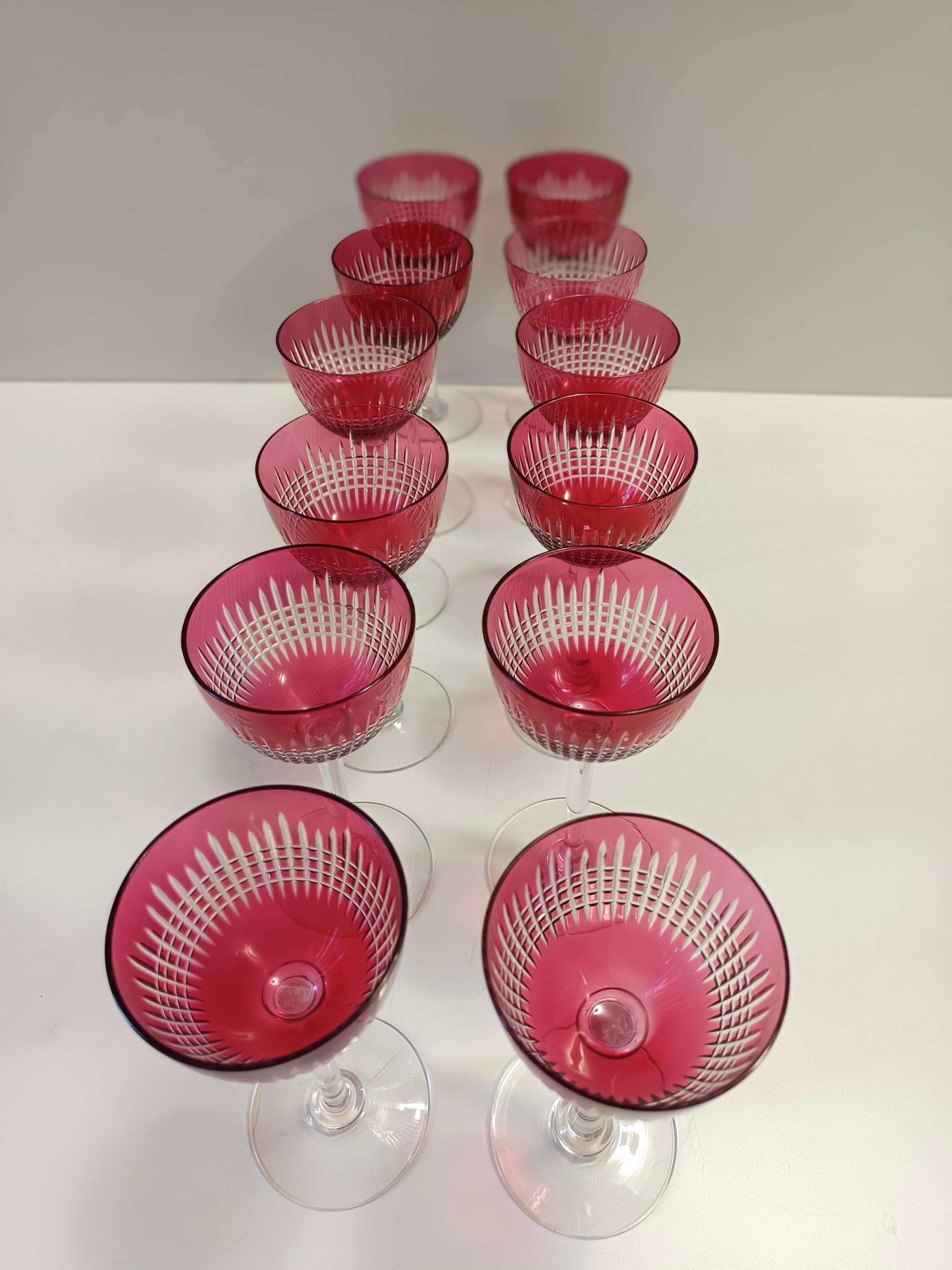 Juego de doce copas de cristal carmesí atribuidas a Val Saint Lambert en venta 1
