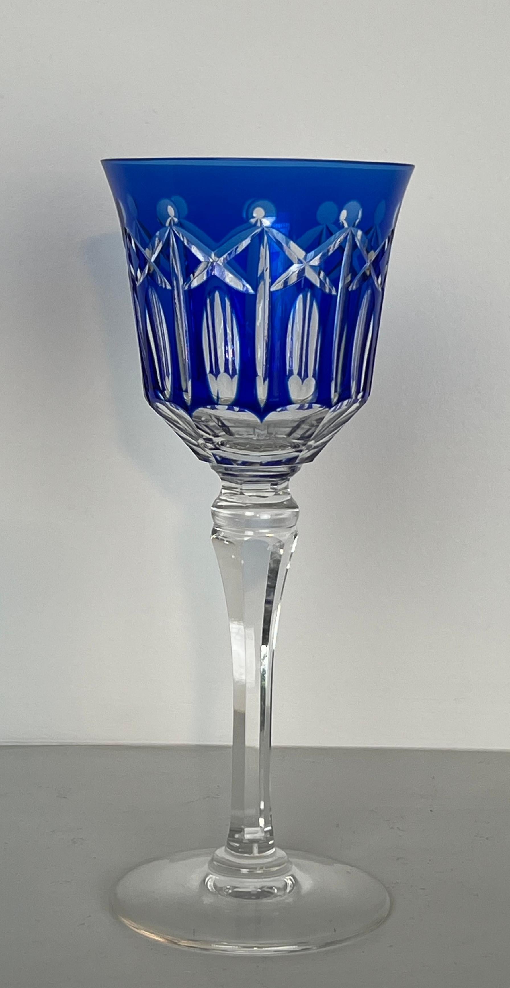 Set of Twelve Crystal Glasses Tinted in Different Colors and Cut with Stars In Good Condition For Sale In Marcq-en-Barœul, Hauts-de-France