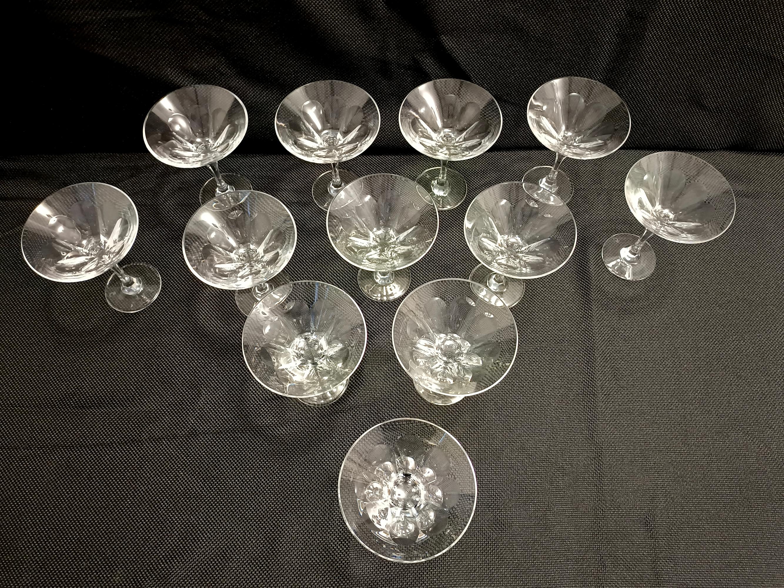 Set von zwölf Martiniglasgläsern aus Kristall von Christinenhutte, Deutschland im Zustand „Hervorragend“ im Angebot in Bresso, Lombardy