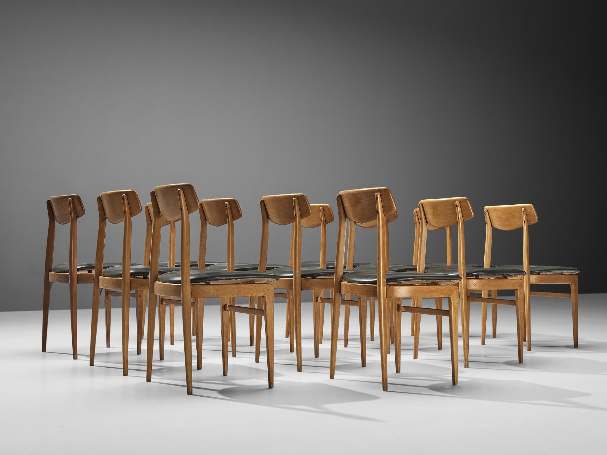 Dänischer Satz von zwölf dänischen skulpturalen Stühlen  (Buchenholz) im Angebot