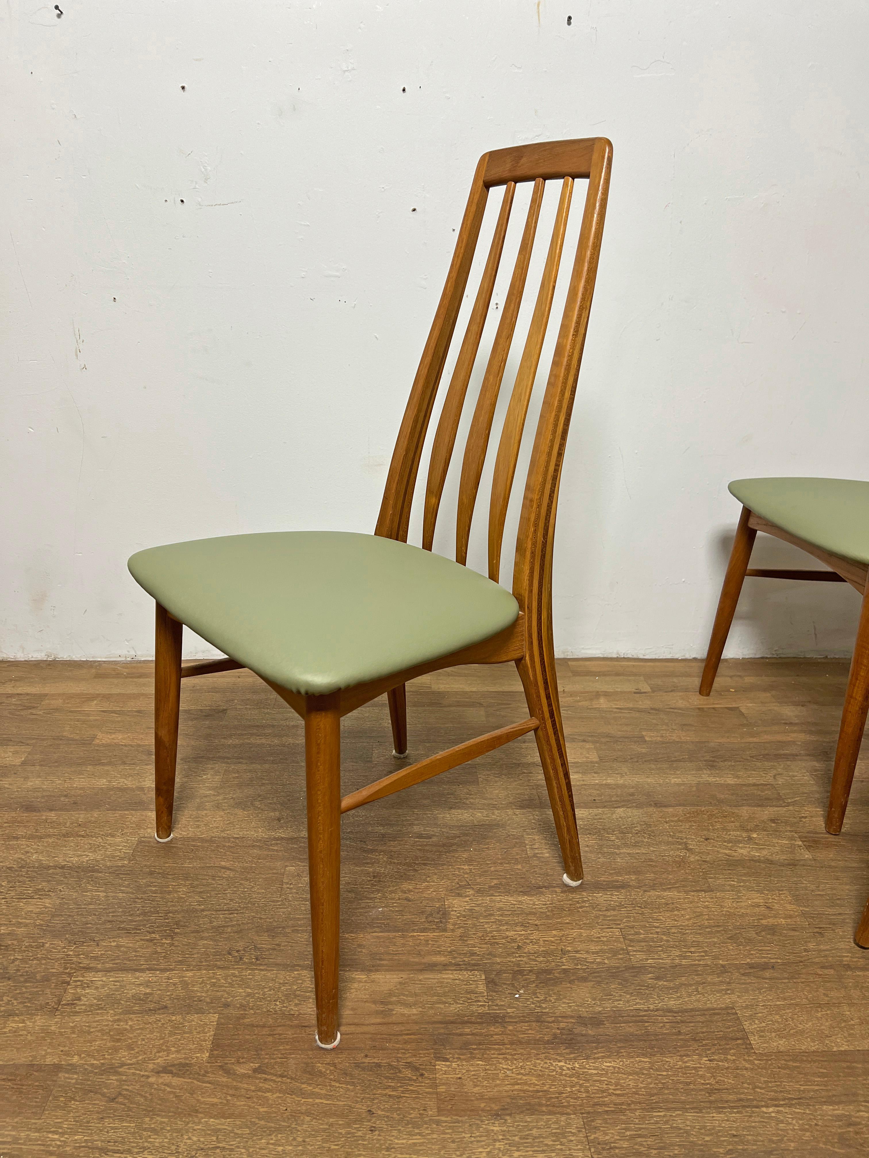 Set di dodici sedie da pranzo danesi in teak 