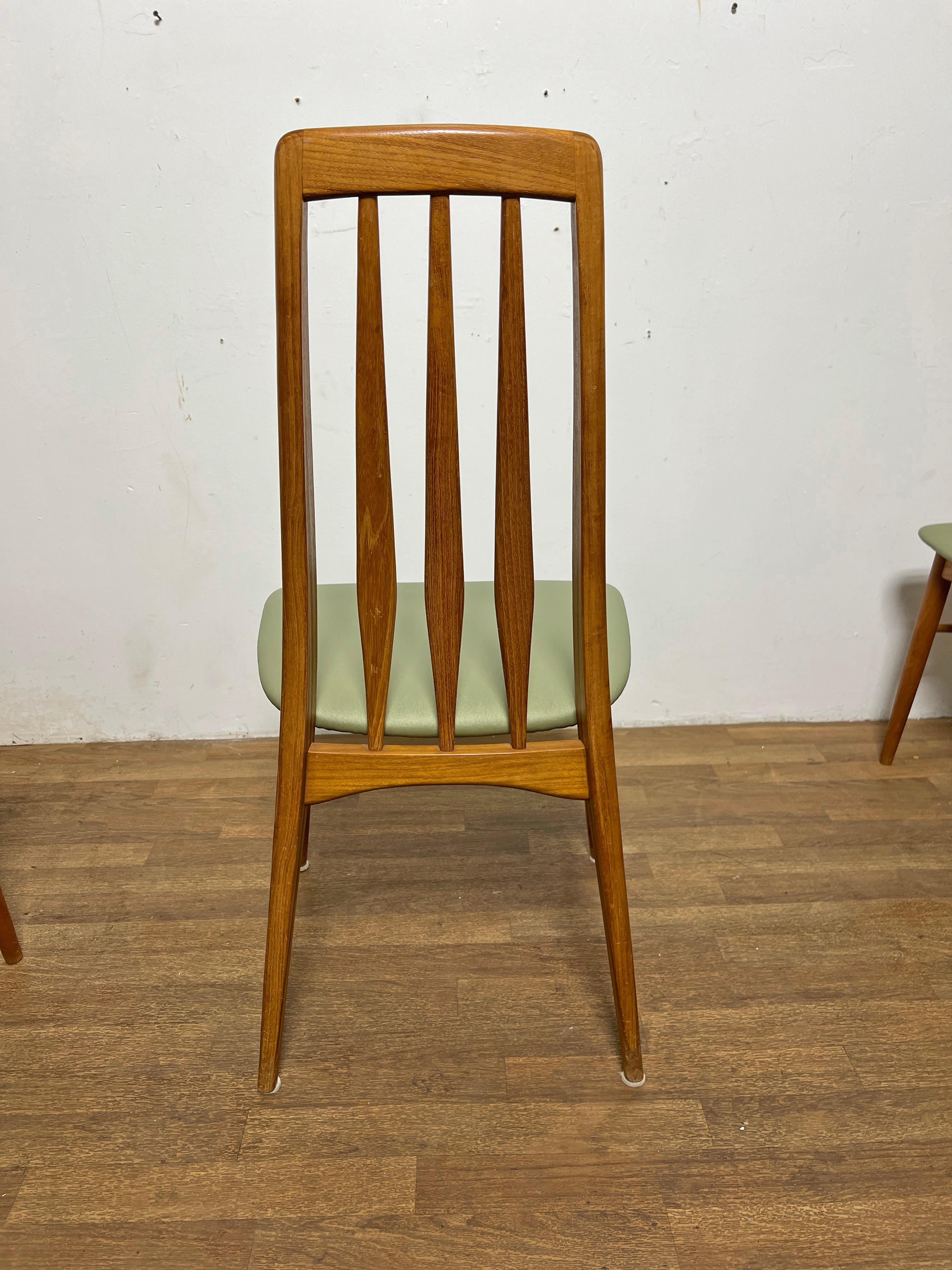 Set di dodici sedie da pranzo danesi in teak 