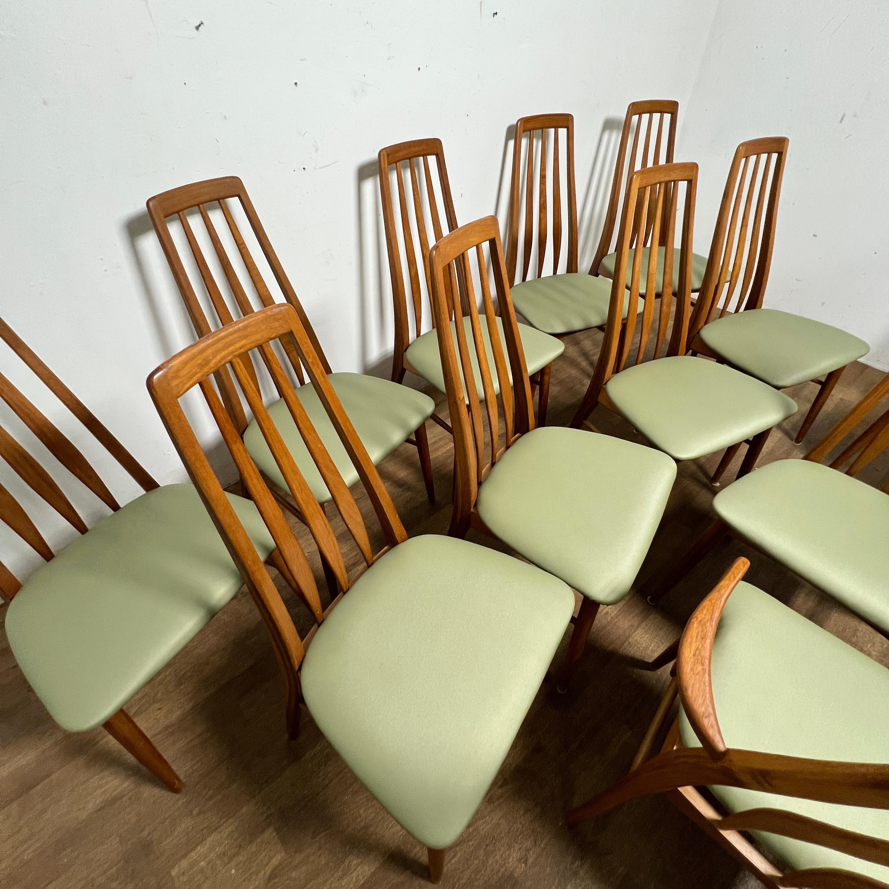 Scandinavo moderno Set di dodici sedie da pranzo danesi in teak 