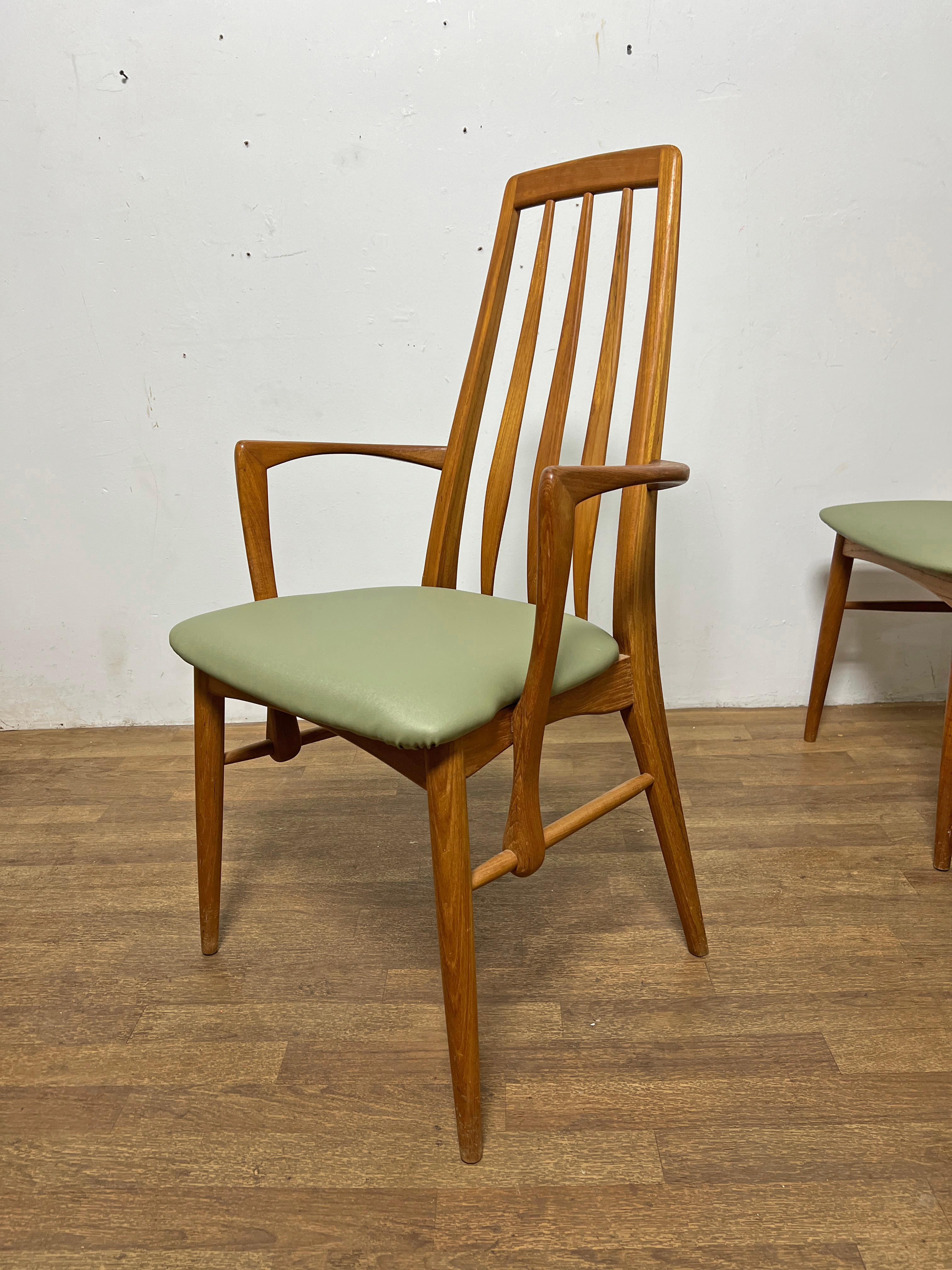 Set di dodici sedie da pranzo danesi in teak 
