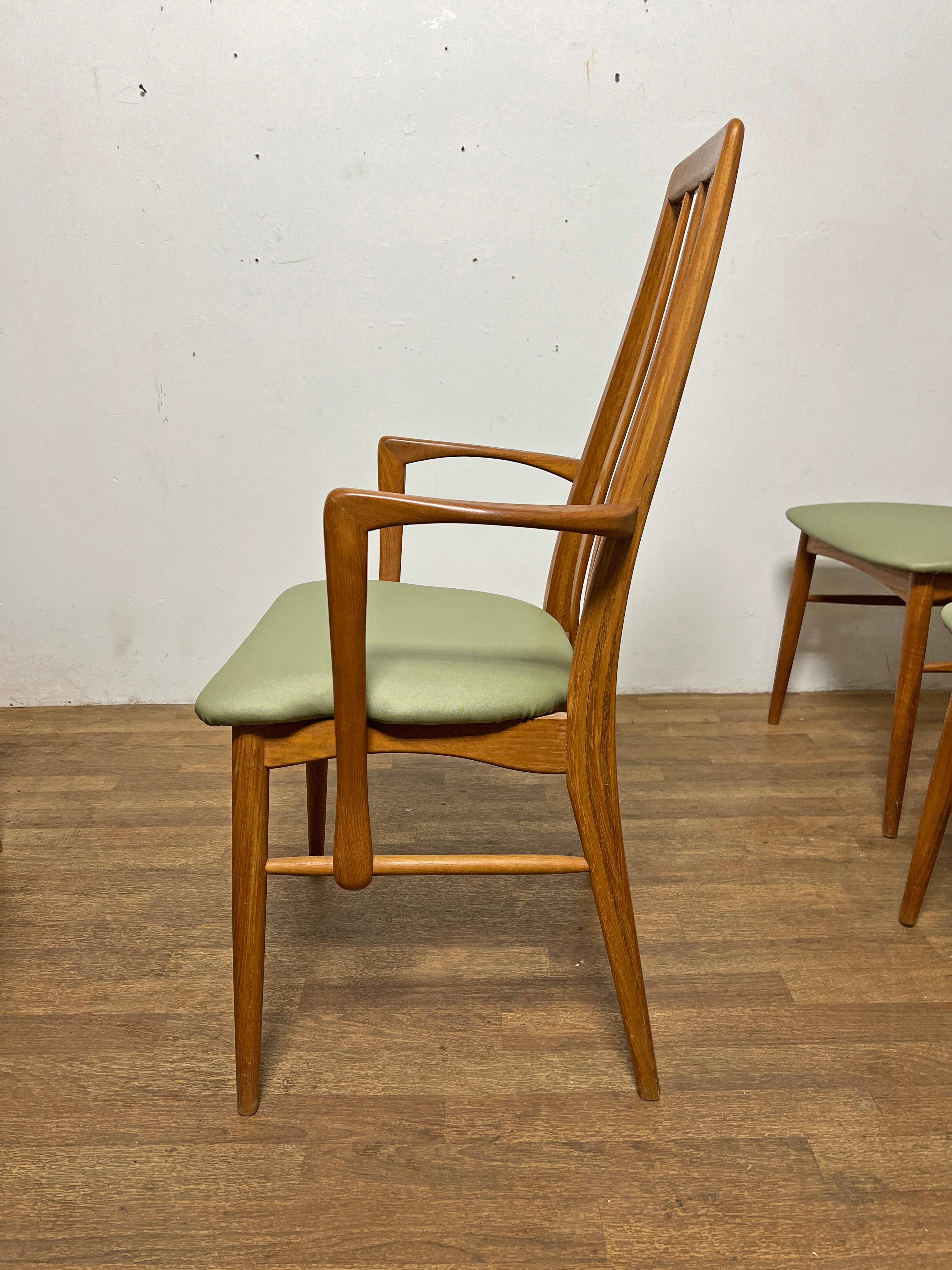 Metà XX secolo Set di dodici sedie da pranzo danesi in teak 