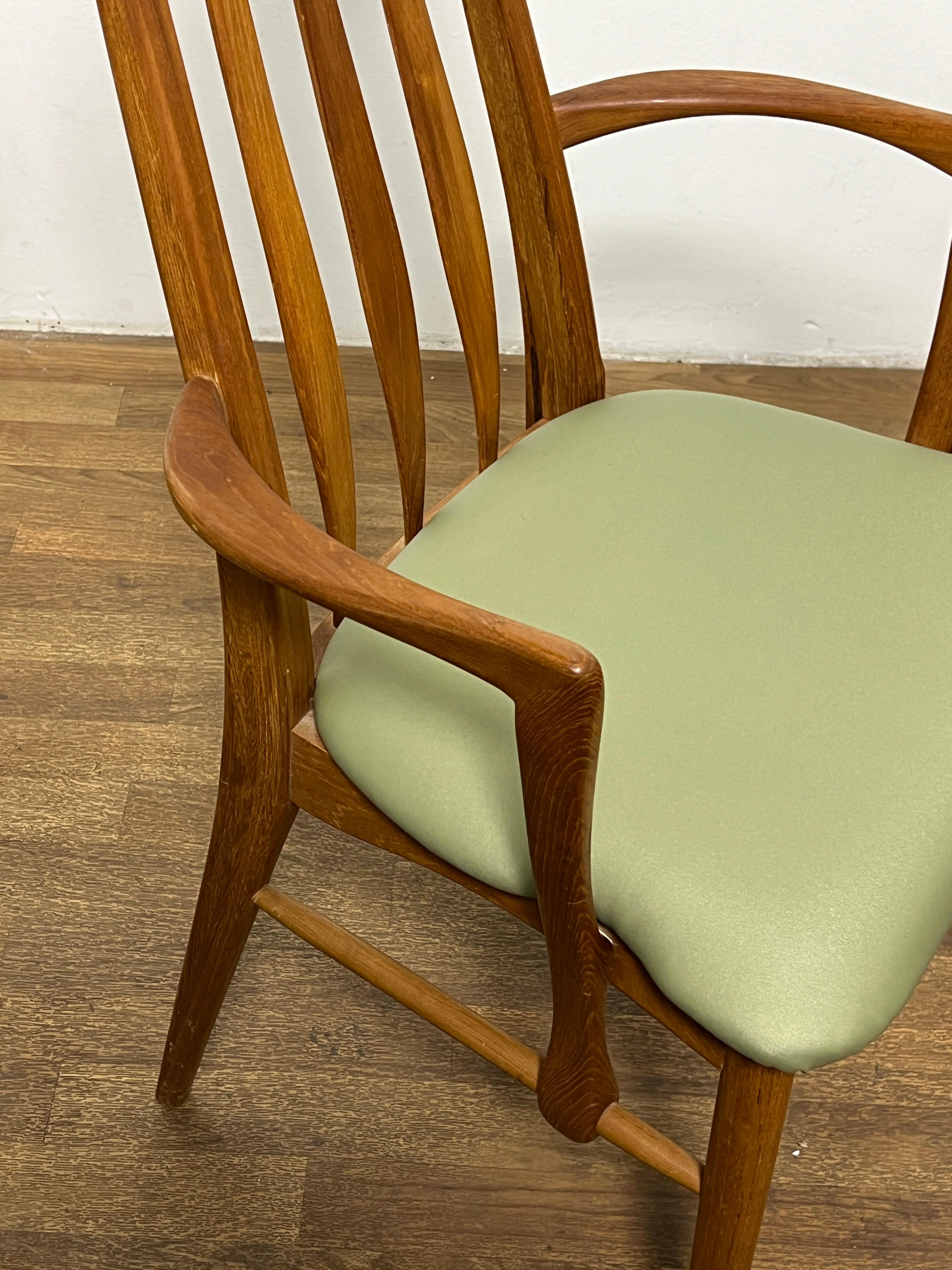 Set di dodici sedie da pranzo danesi in teak 