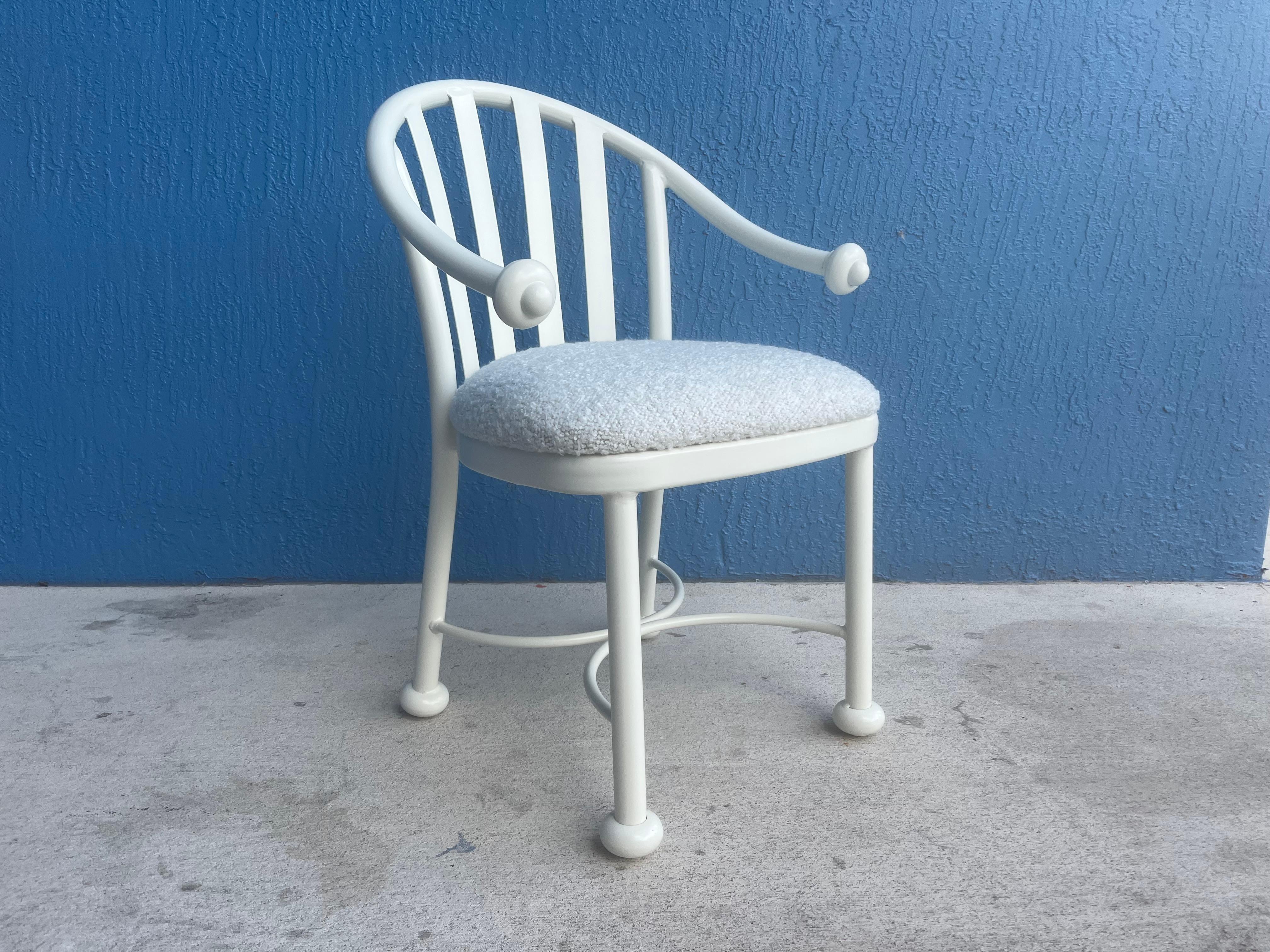 Alluminio Set di dodici sedie da pranzo di design, seta crema, Kravet Boucle Beige in vendita