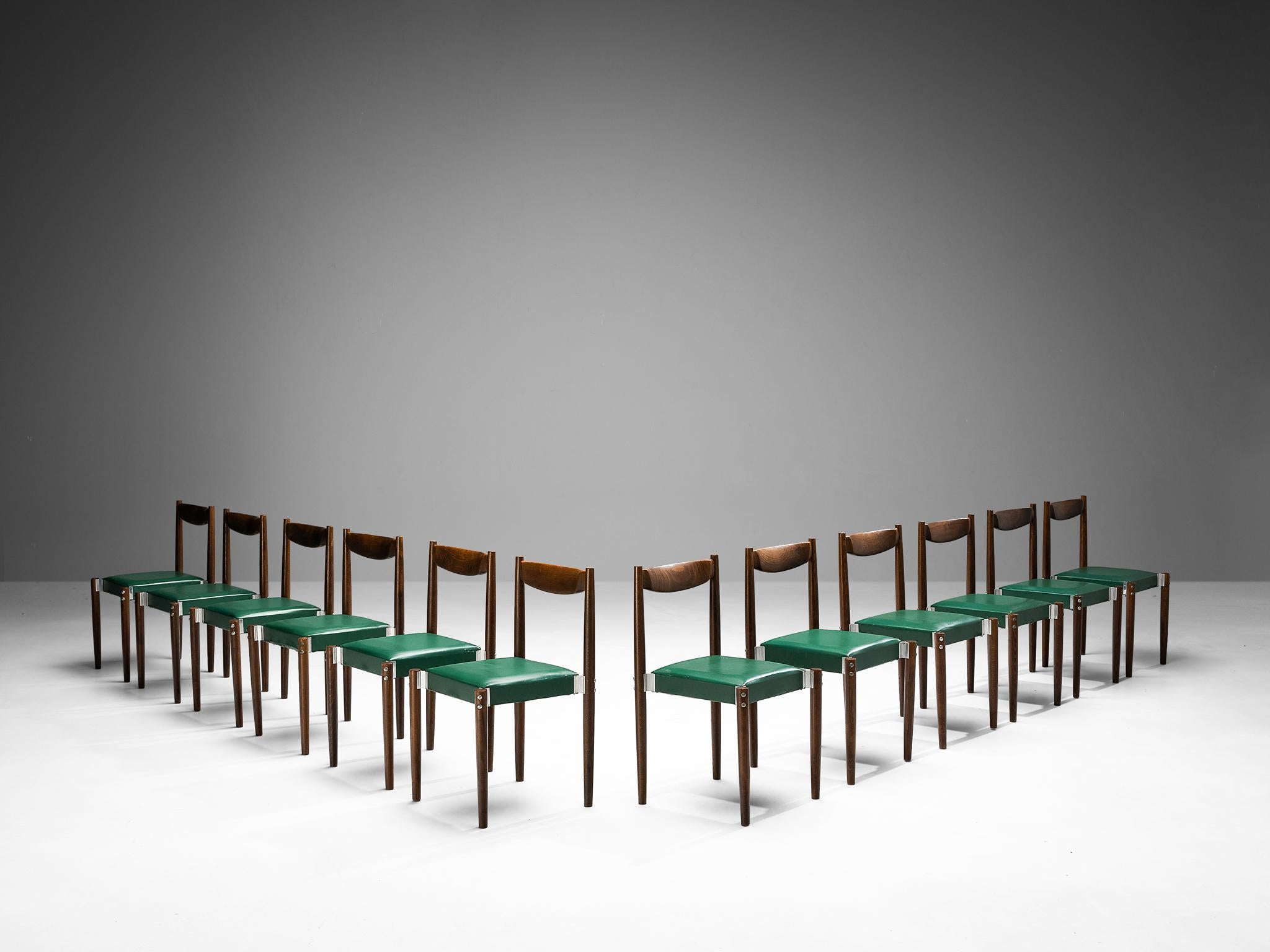 Ensemble de douze chaises de salle à manger en similicuir vert et bois teinté  Bon état - En vente à Waalwijk, NL