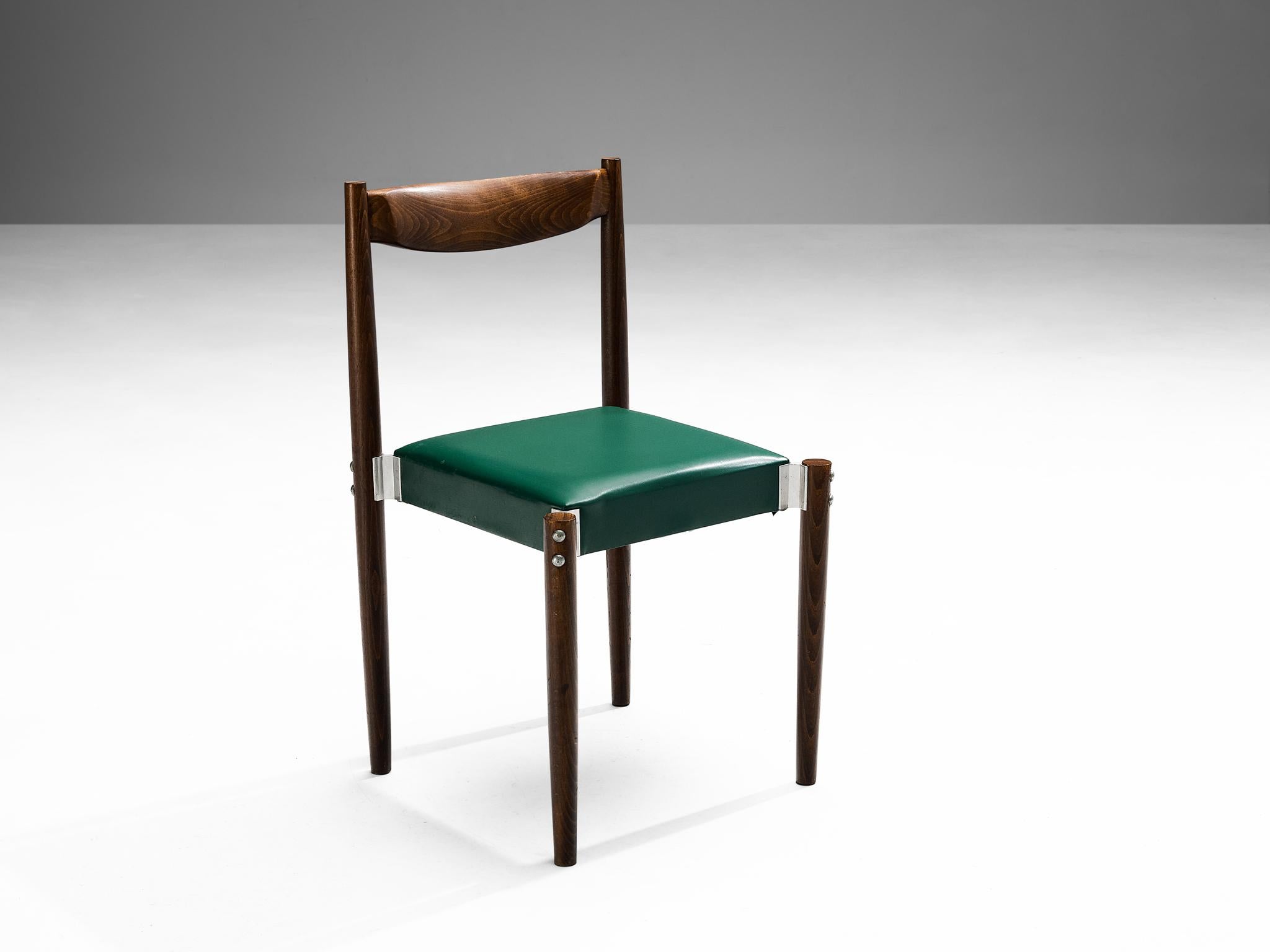 Satz von zwölf Esszimmerstühlen aus grünem Leder und gebeiztem Holz  (Aluminium) im Angebot