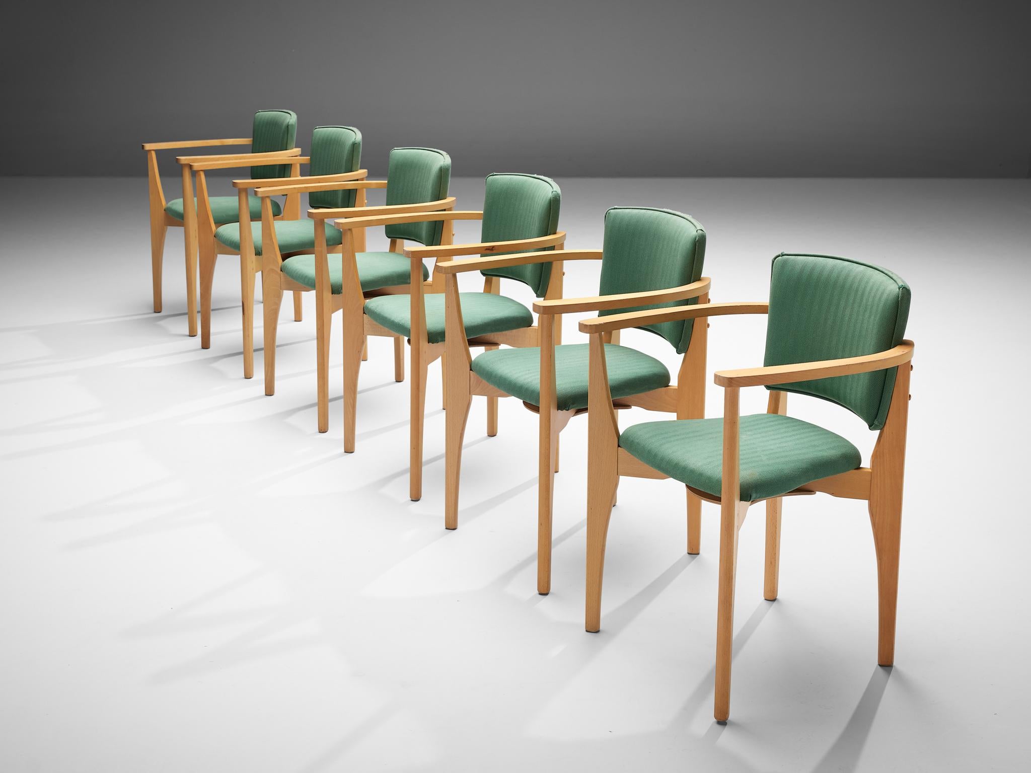 Tissu Ensemble de douze chaises de salle à manger avec cadres en bois élégants  en vente