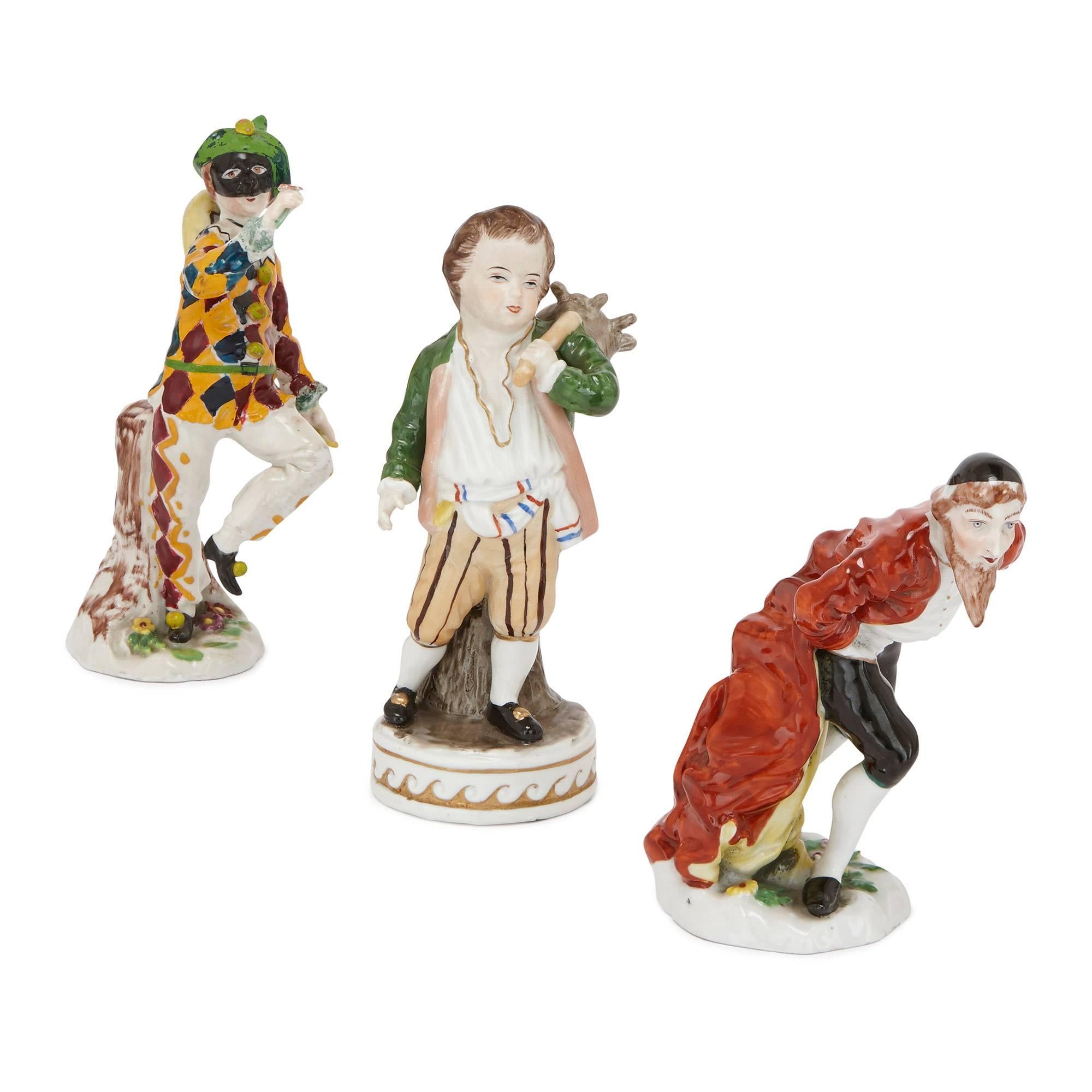 Rococo Ensemble de 12 figures et groupes en porcelaine de Dresde en vente