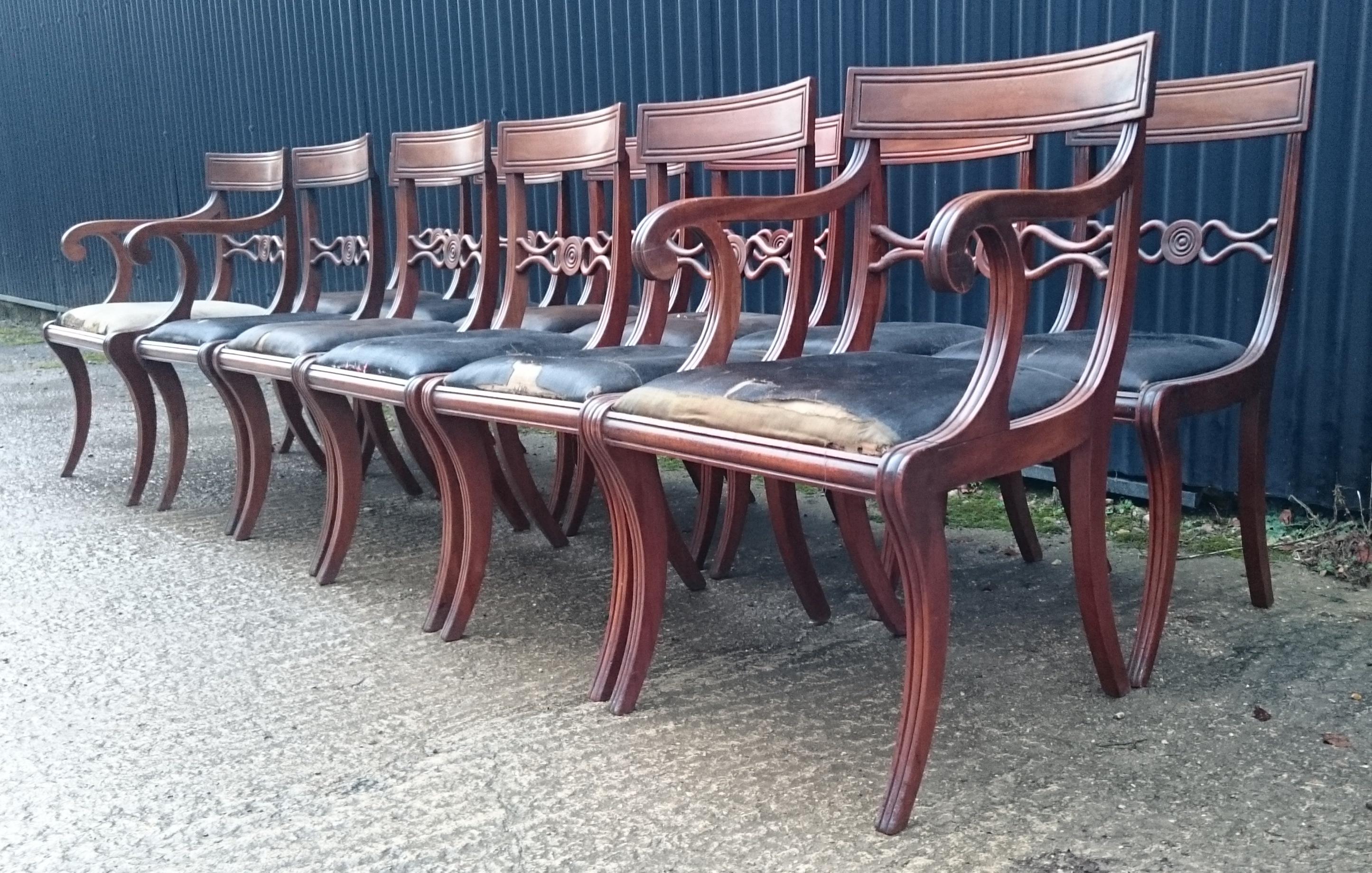 Set of Twelve Early 19th Century Regency Mahogany Antique Dining Chairs In Good Condition For Sale In Gloucestershire, GB