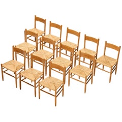 Lot de douze chaises de salle à manger élégantes, de style rustique et « mid-century modern », en chêne et jonc