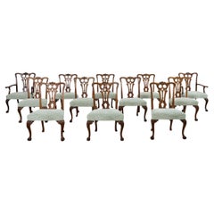 Conjunto de doce sillas de comedor inglesas de caoba de estilo georgiano