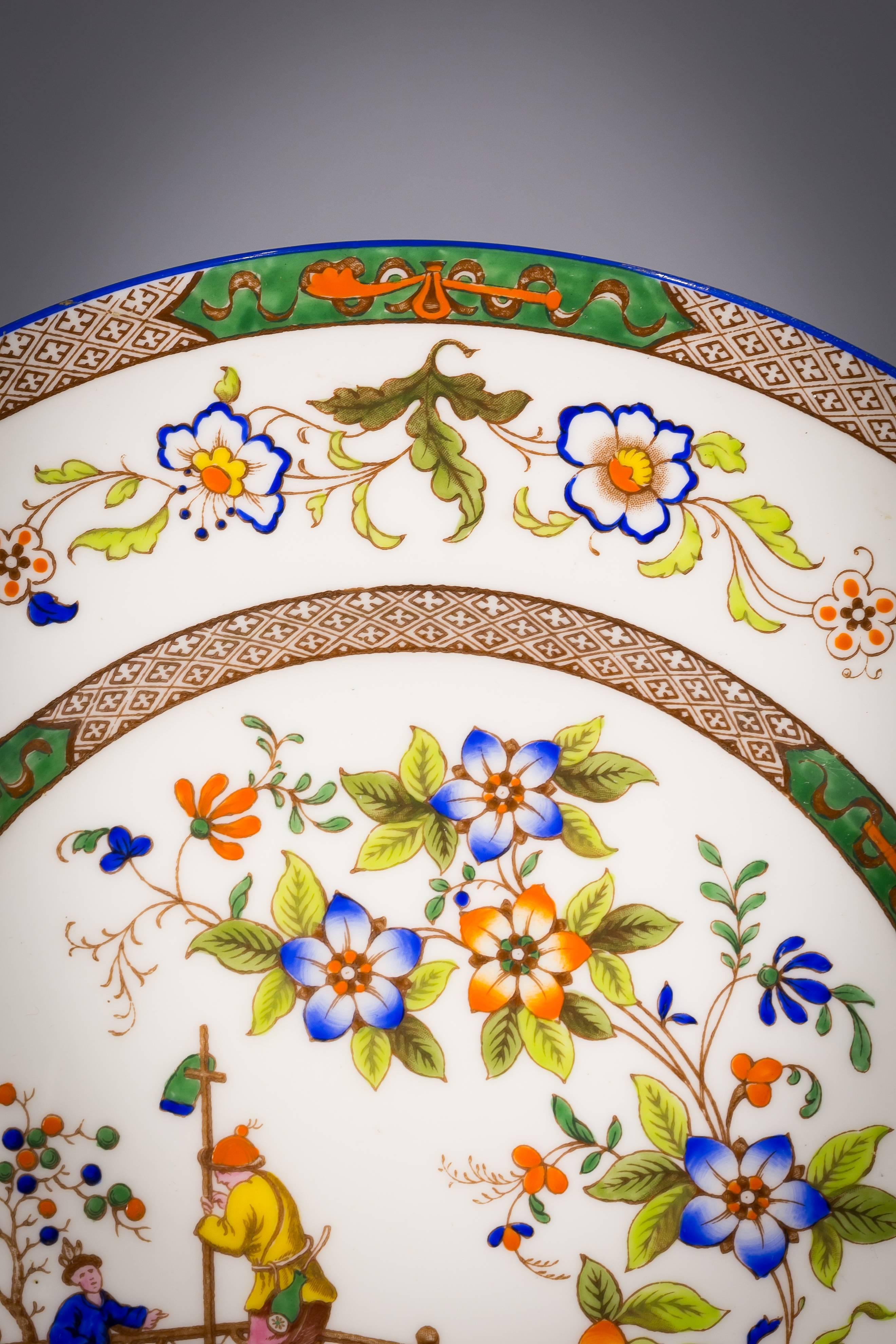 Set of twelve english porcelain dinner plates, Coalport, circa 1900.