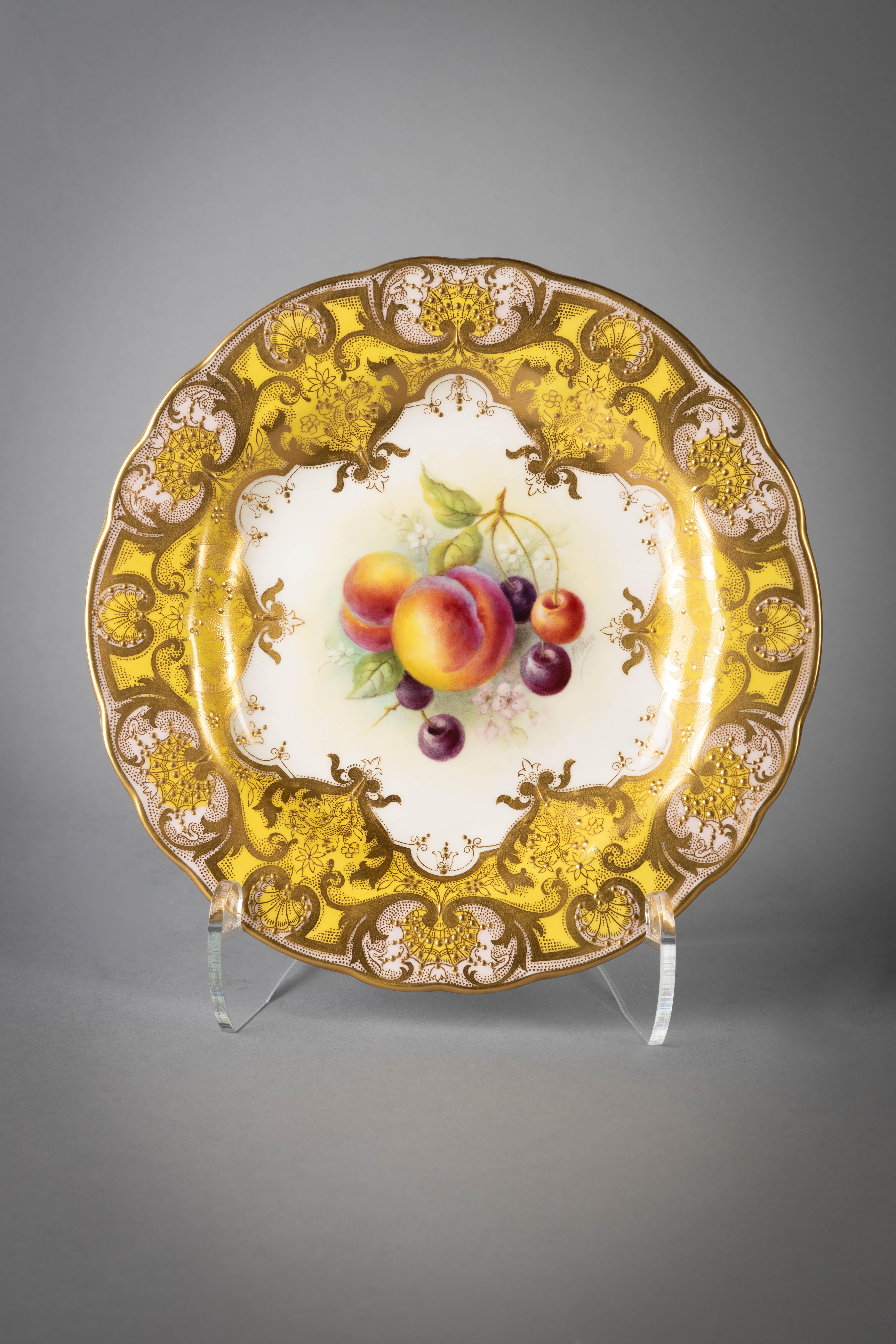 Set of Twelve English Porcelain Fruit Plates, Royal Worcester, circa 1900 In Good Condition For Sale In New York, NY