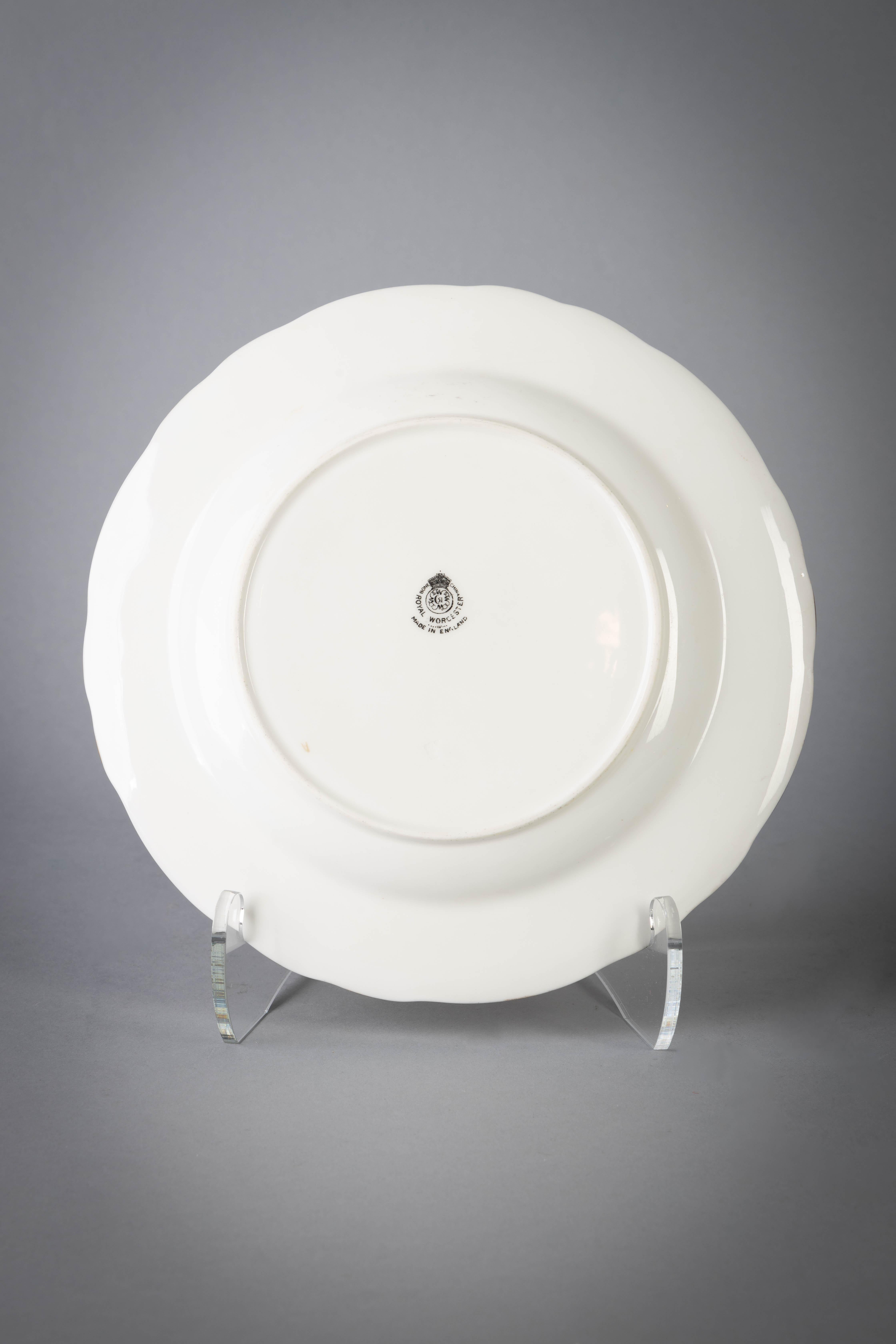 Set of Twelve English Porcelain Fruit Plates, Royal Worcester, circa 1900 For Sale 4