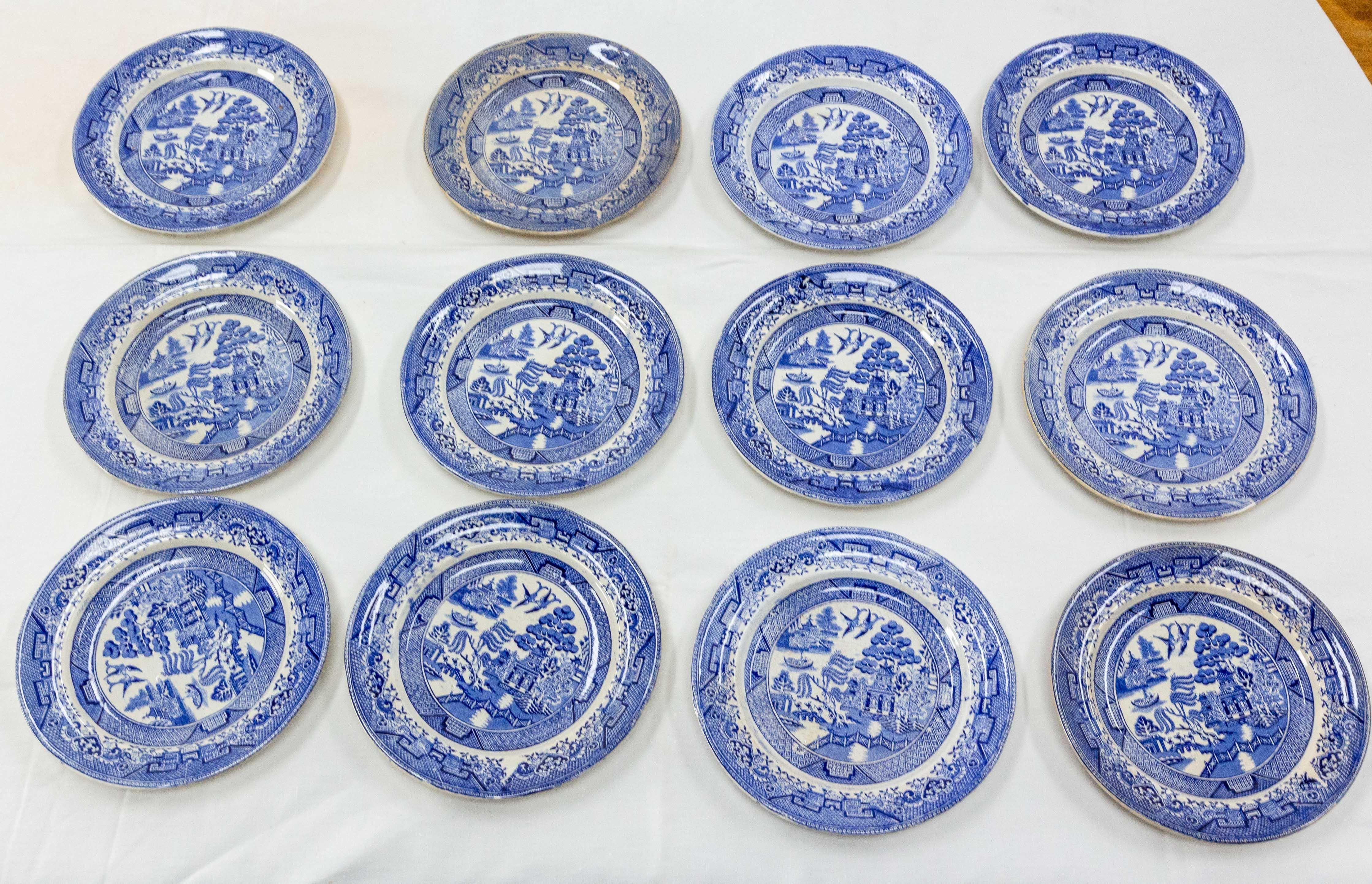 Set of Twelve Faience Plates Chinese Style, Staffordshire, 19th Century England For Sale 2