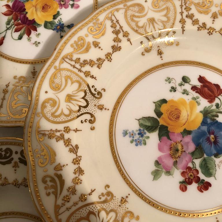 Belle Époque Lot de douze assiettes à dessert florales George Jones fabriquées pour Tiffany signées par l'artiste en vente