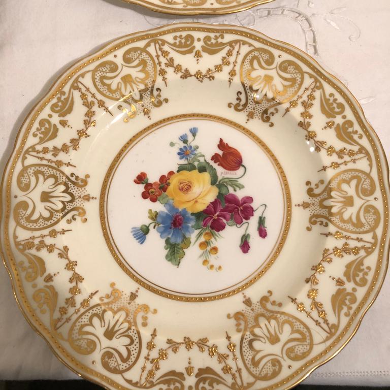 Anglais Lot de douze assiettes à dessert florales George Jones fabriquées pour Tiffany signées par l'artiste en vente