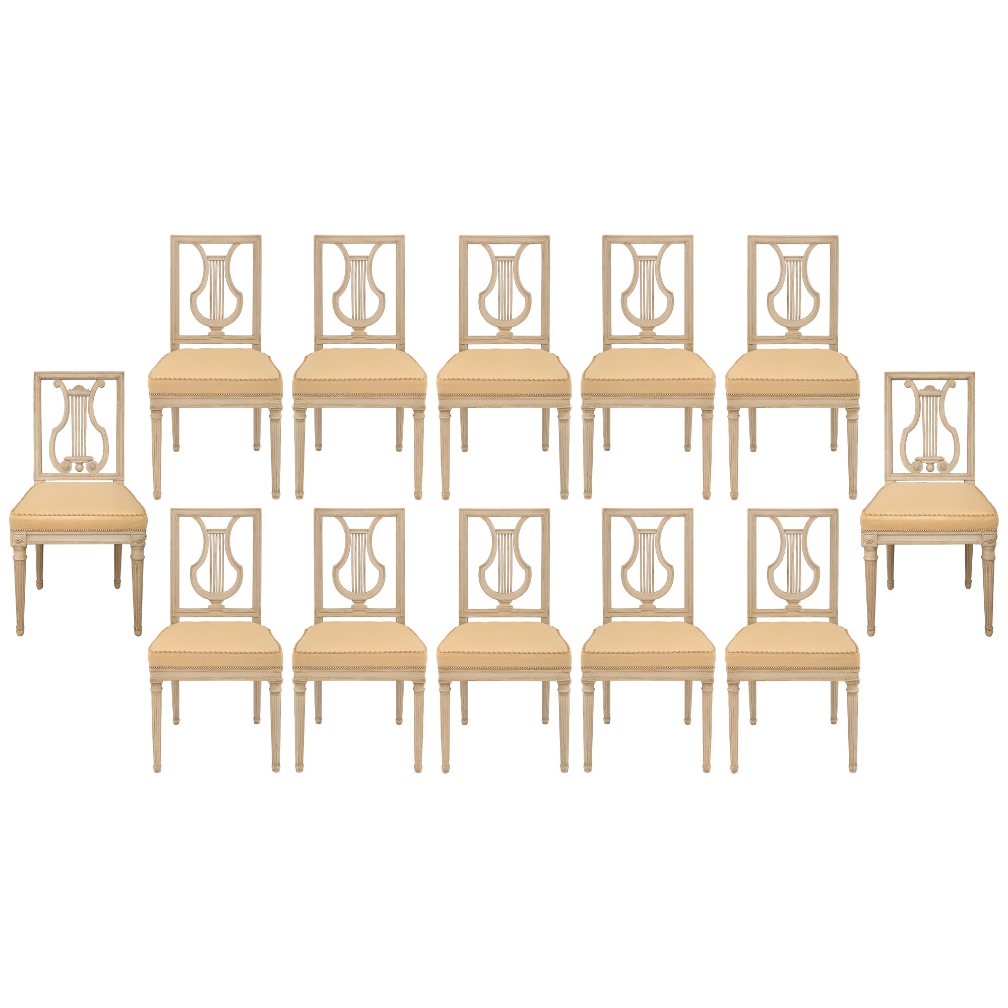 Ensemble de douze chaises de salle à manger françaises d'époque Louis XVI du XVIIIe siècle en vente
