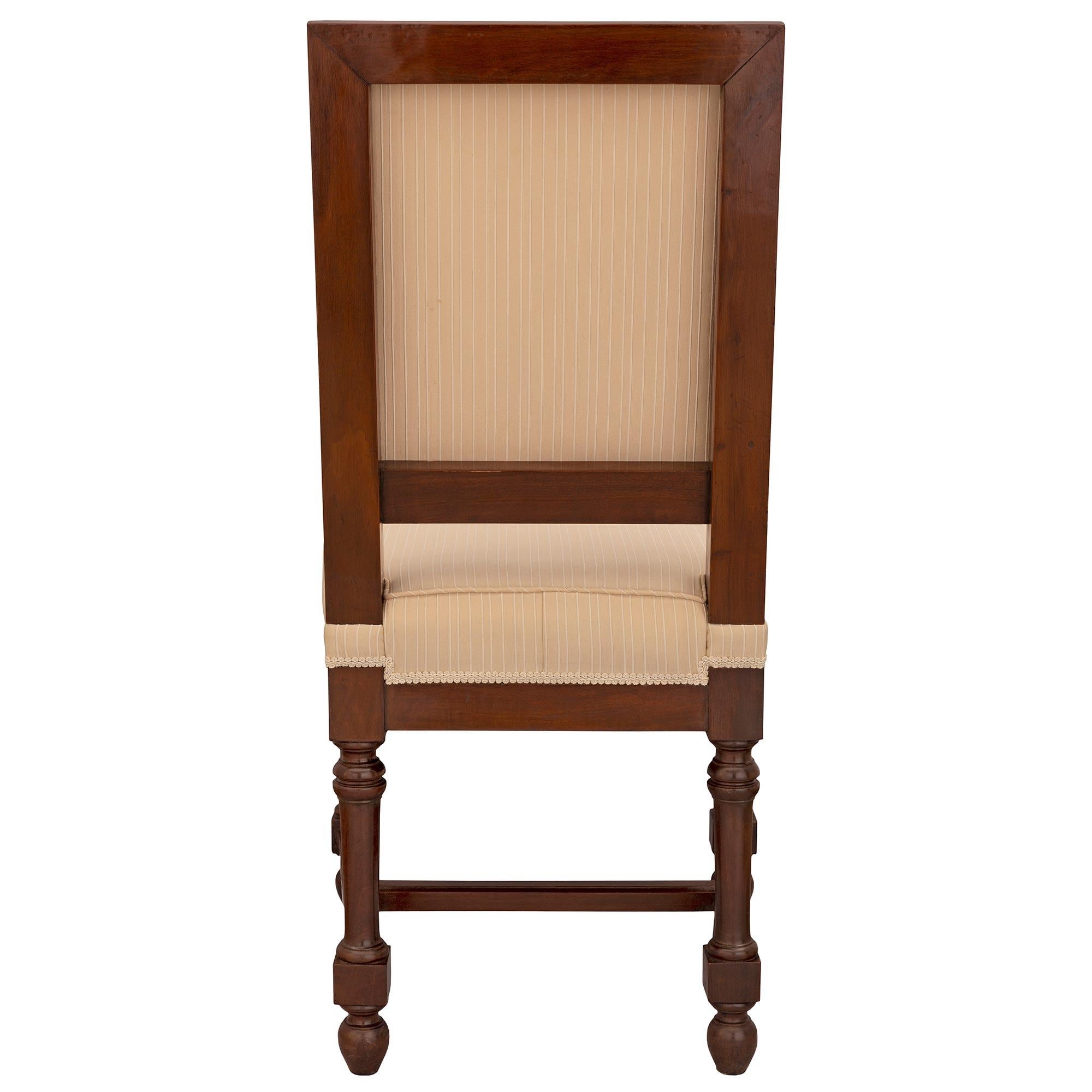Acajou Ensemble de douze chaises de salle à manger françaises en acajou du XIXe siècle en vente