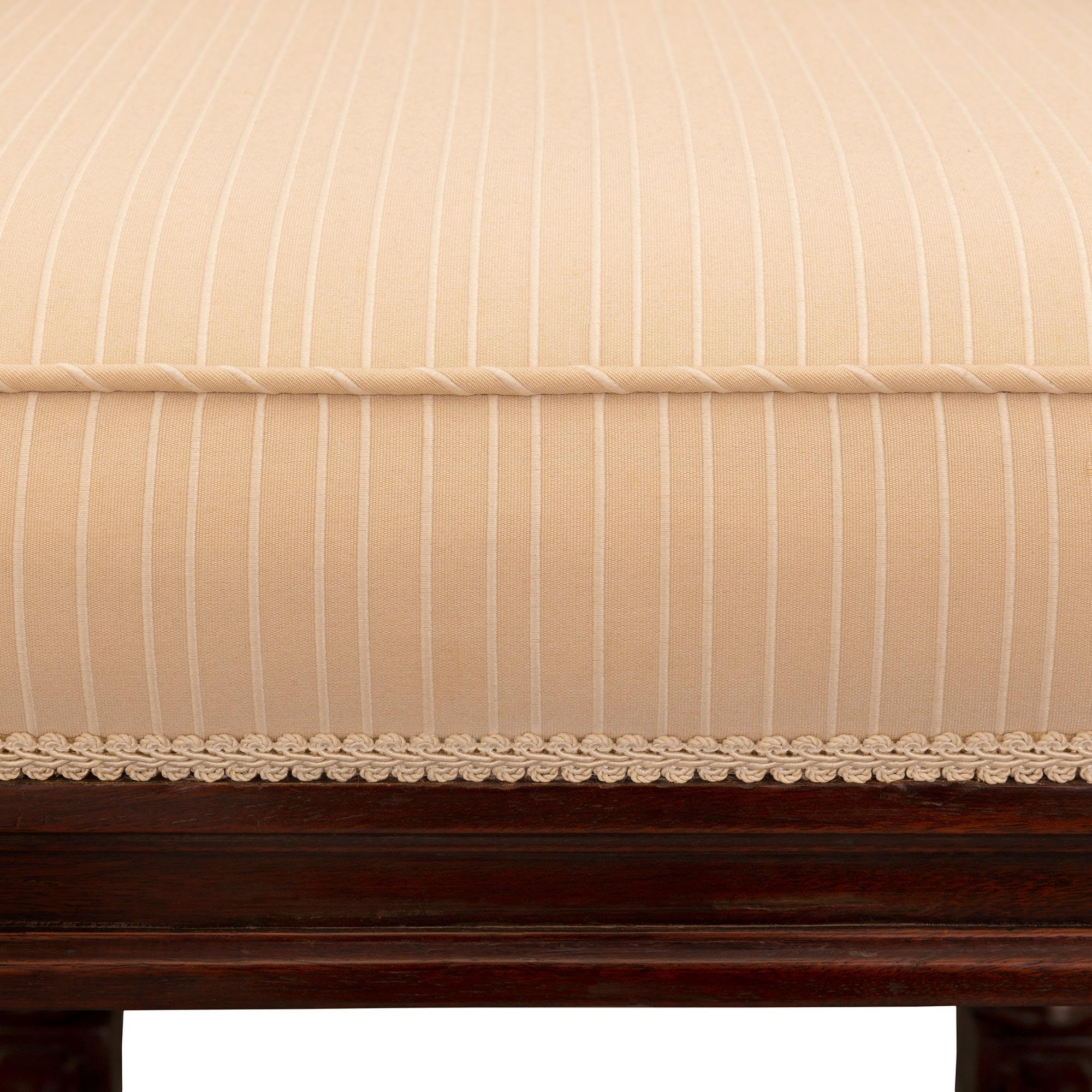 Conjunto de doce sillas de comedor francesas de caoba del siglo XIX en venta 2