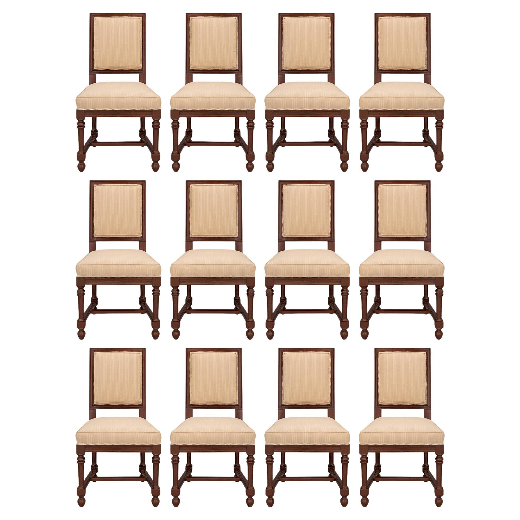 Ensemble de douze chaises de salle à manger françaises en acajou du XIXe siècle en vente
