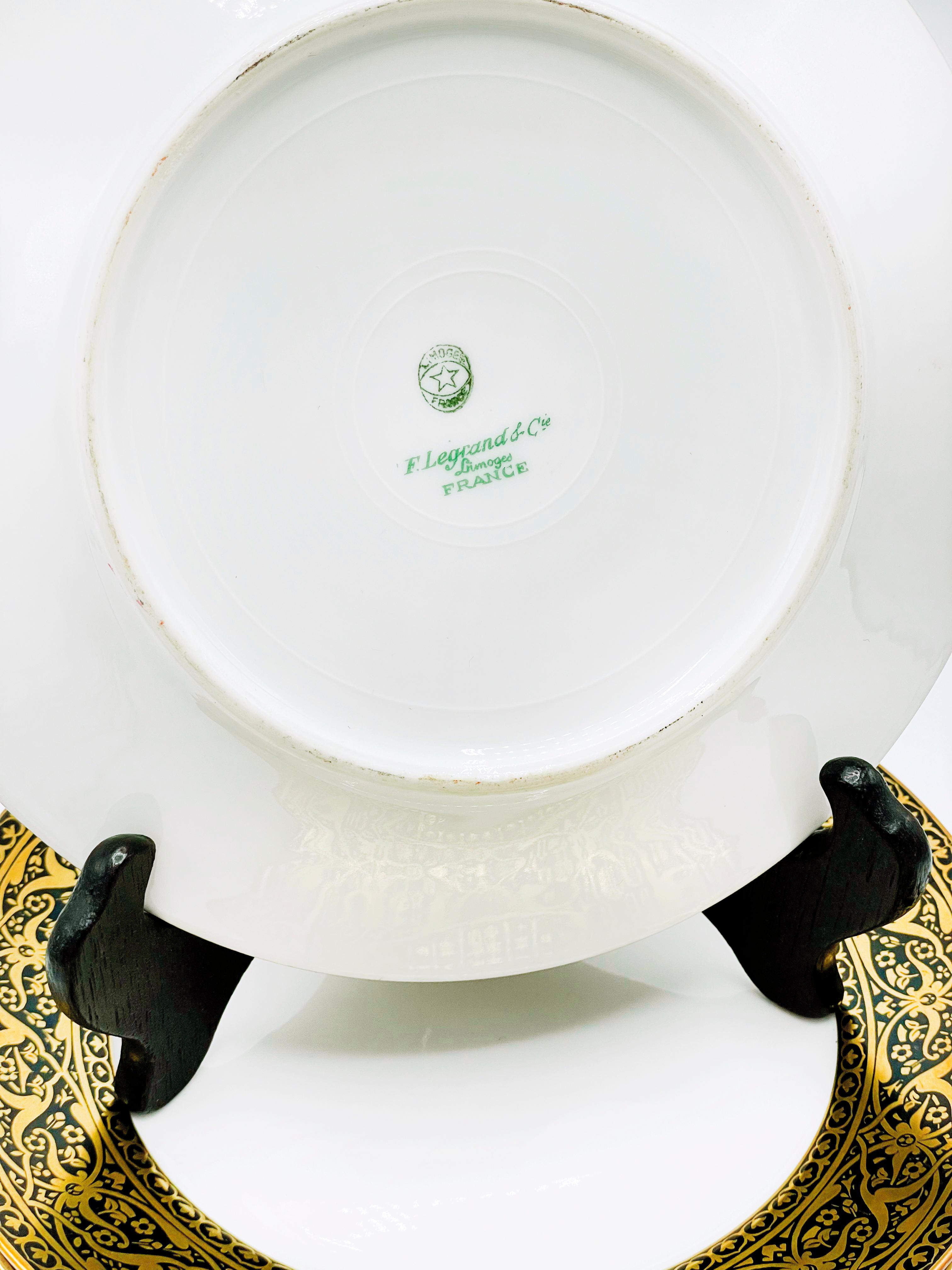 Engraved Set of twelve French Black and Gold dessert plate For Sale