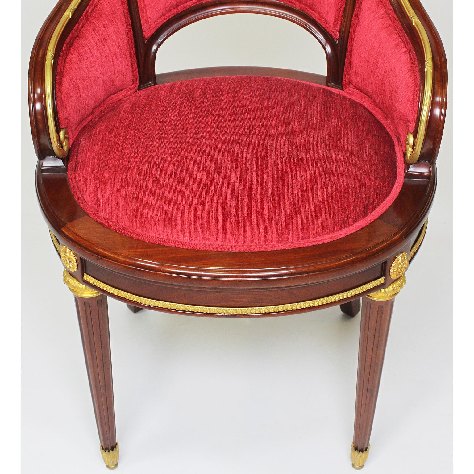 Set von zwölf französischen Ormolu-Esszimmerstühlen im Louis XVI-Stil im Angebot 5