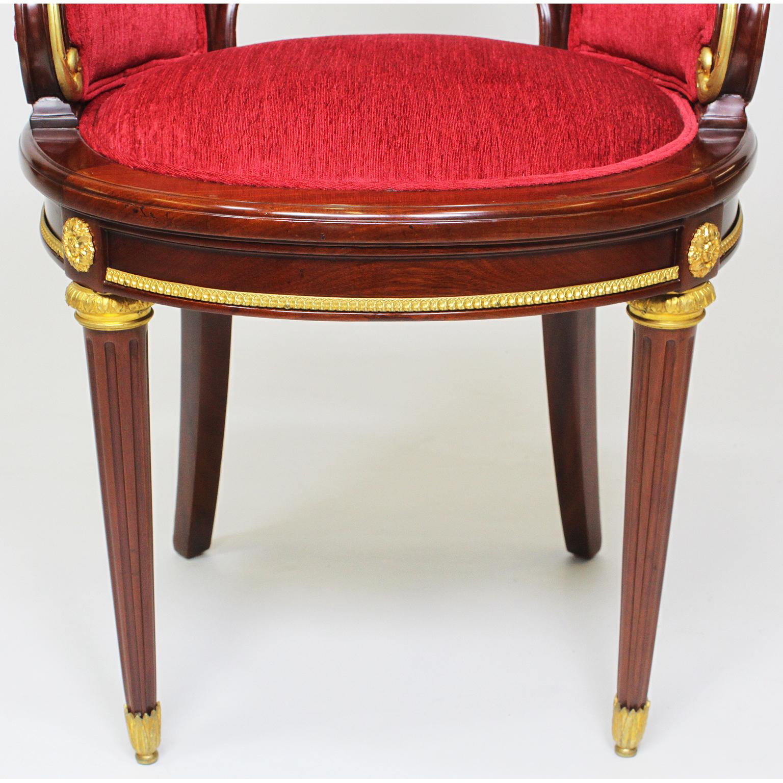 Ensemble de douze chaises de salle à manger françaises de style Louis XVI montées en bronze doré en vente 7