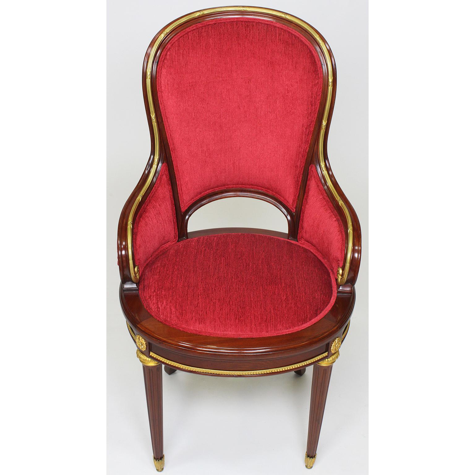 Ensemble de douze chaises de salle à manger françaises de style Louis XVI montées en bronze doré en vente 1