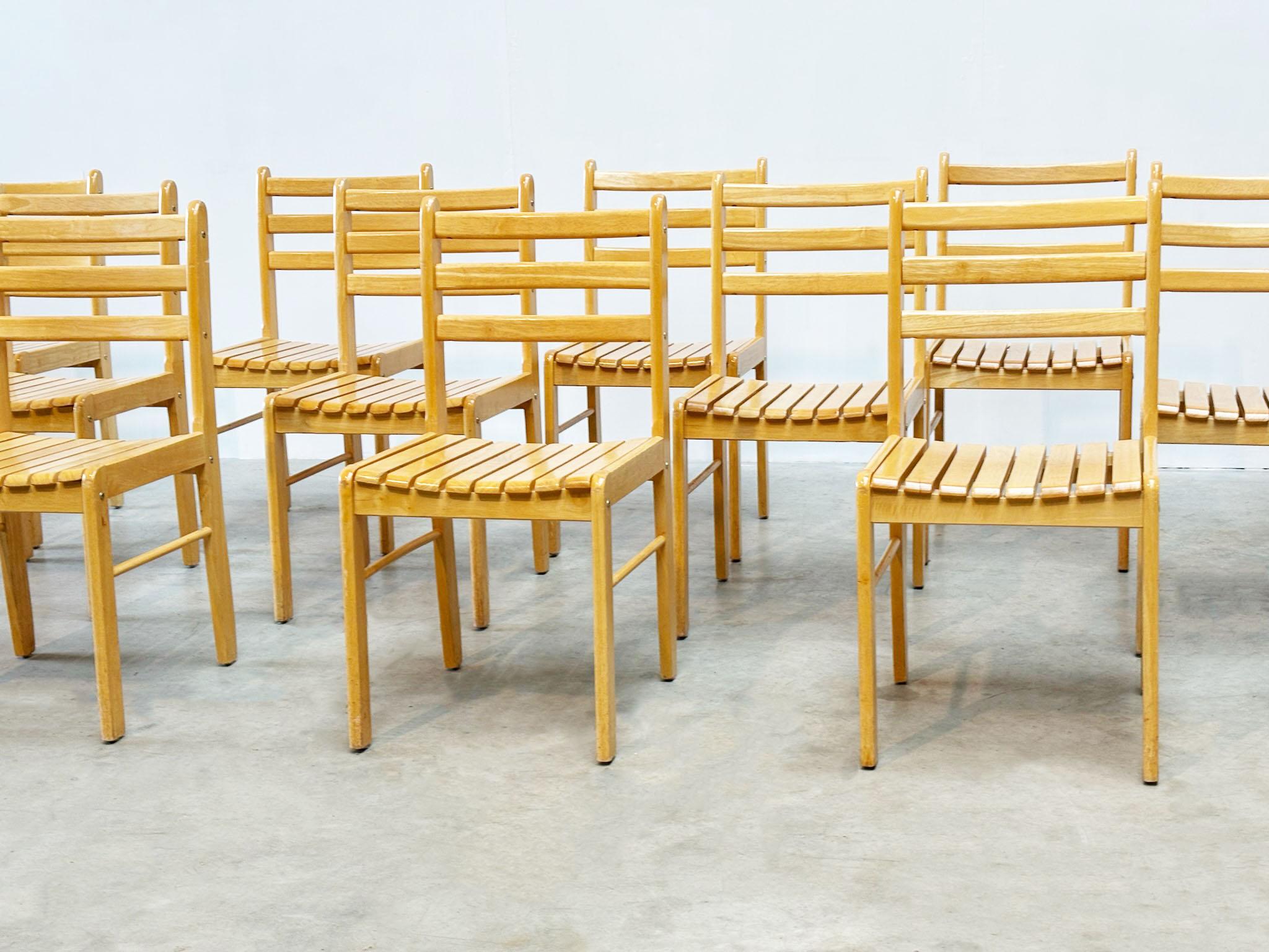 Pino set di dodici sedie da pranzo in pino francese in vendita
